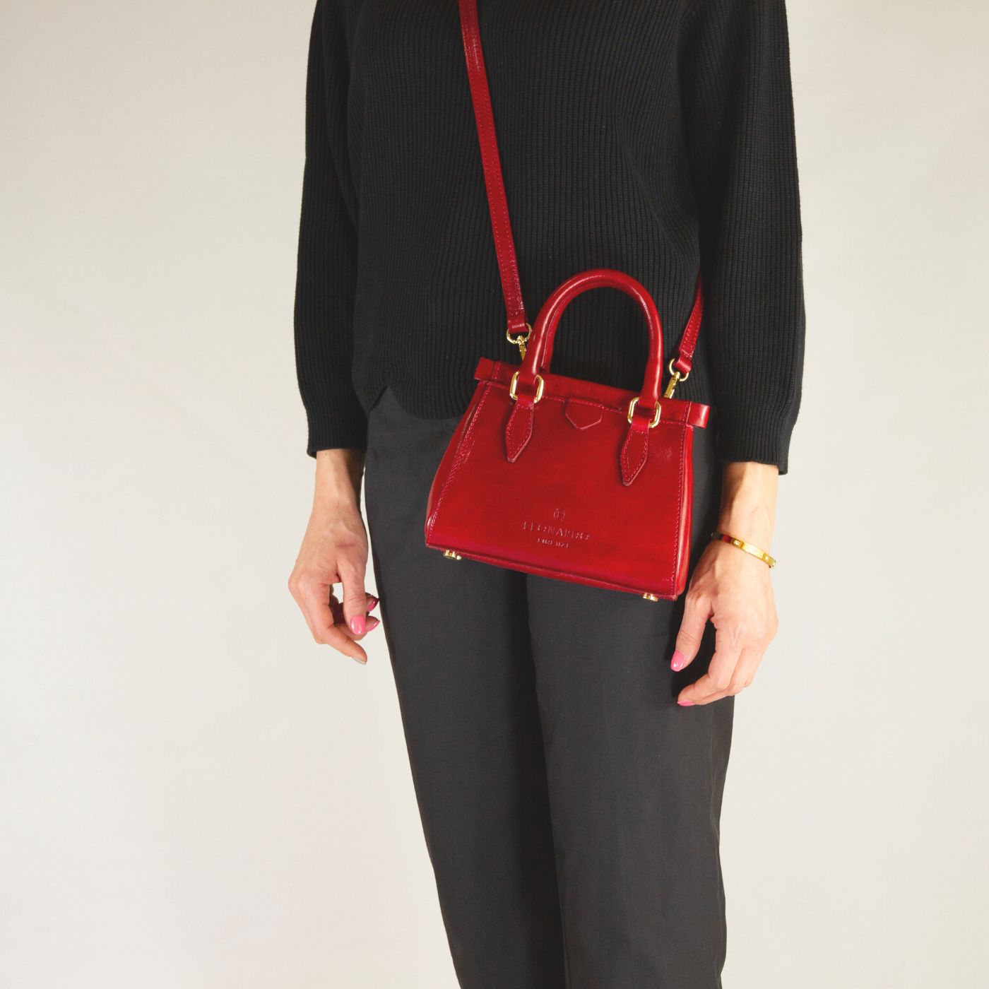 Fiorenza leather handbag with removable red shoulder strap