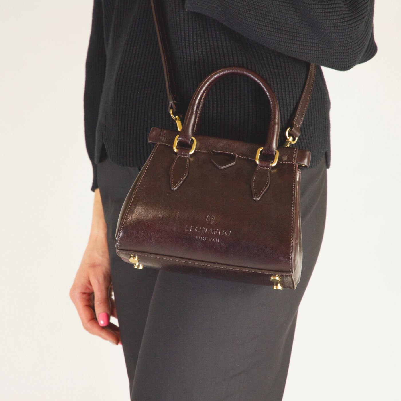 Fiorenza leather handbag with removable dark brown shoulder strap