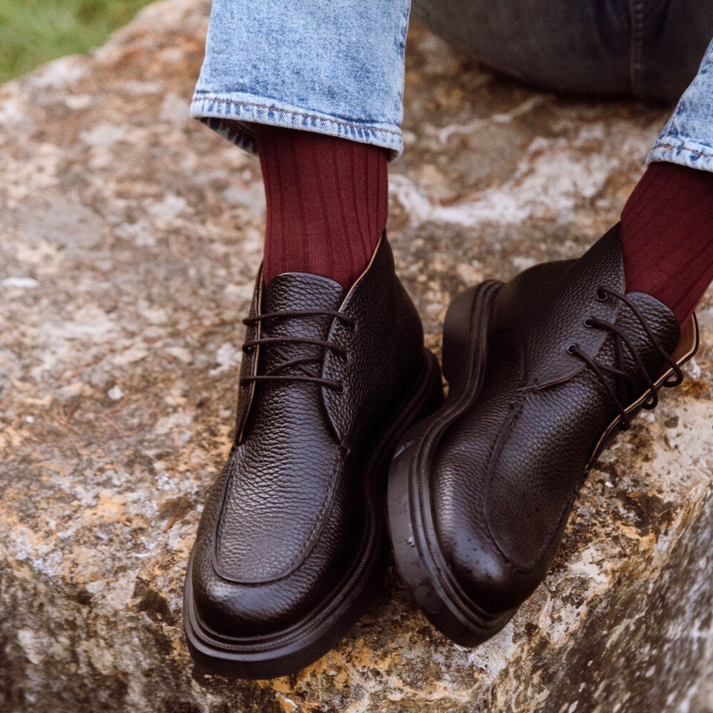 Men's lace-up ankle boot in black hammered leather and sole