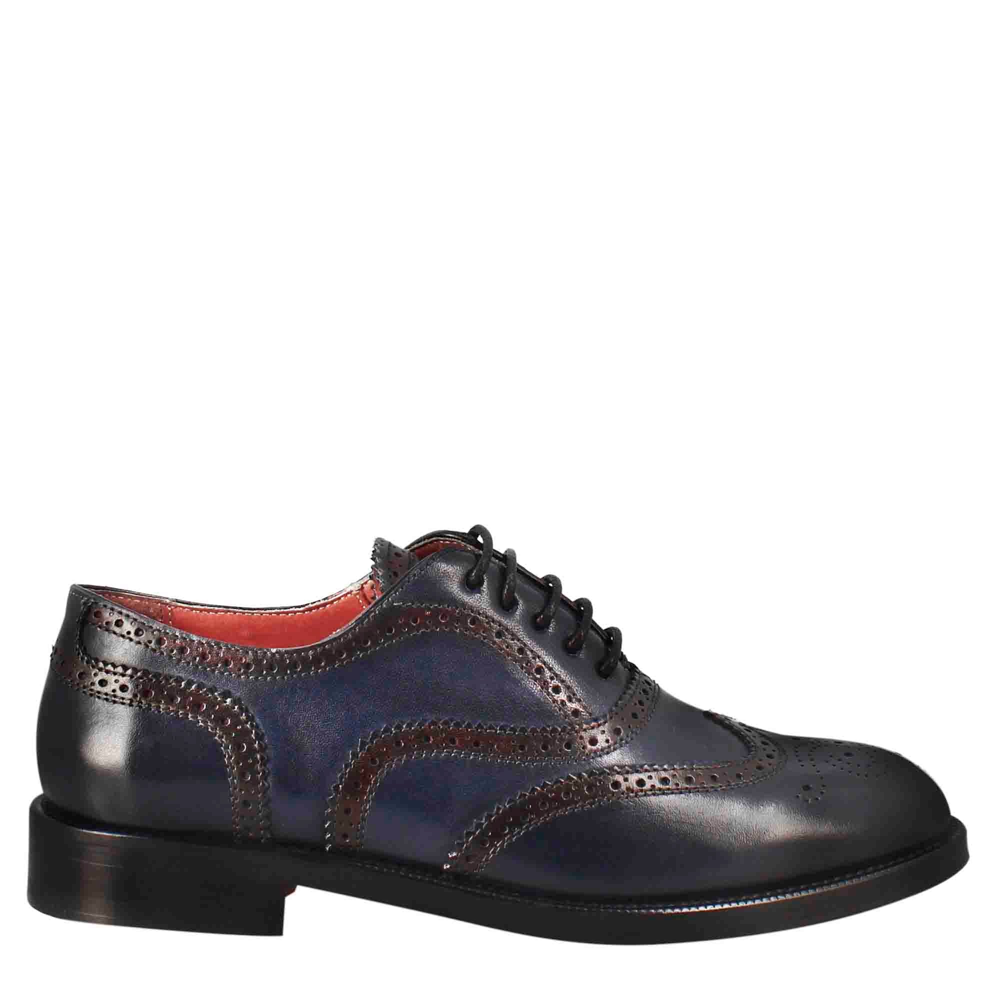 Women's oxfords with brogue effect in blue leather