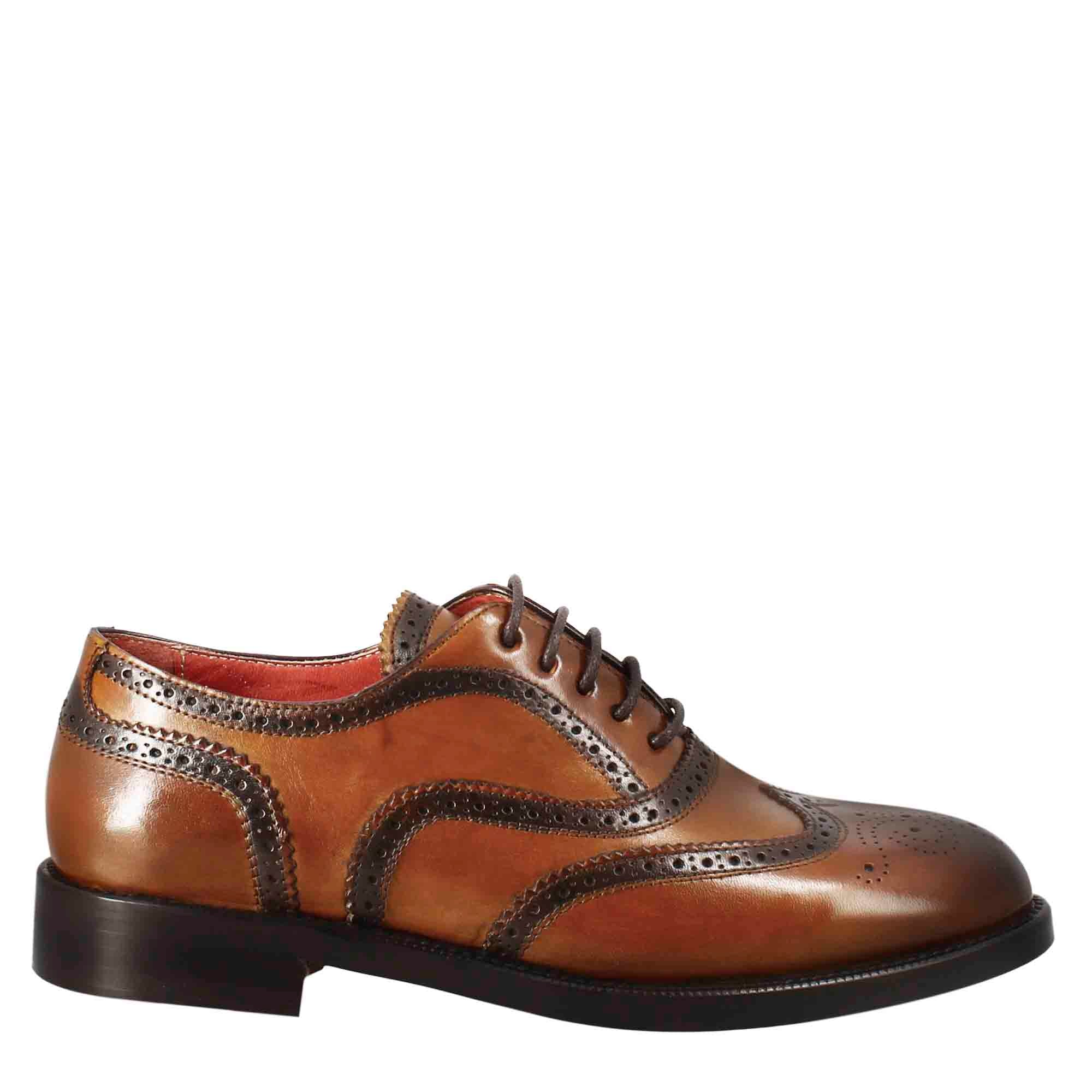 Women's oxfords with brogue effect in light brown leather