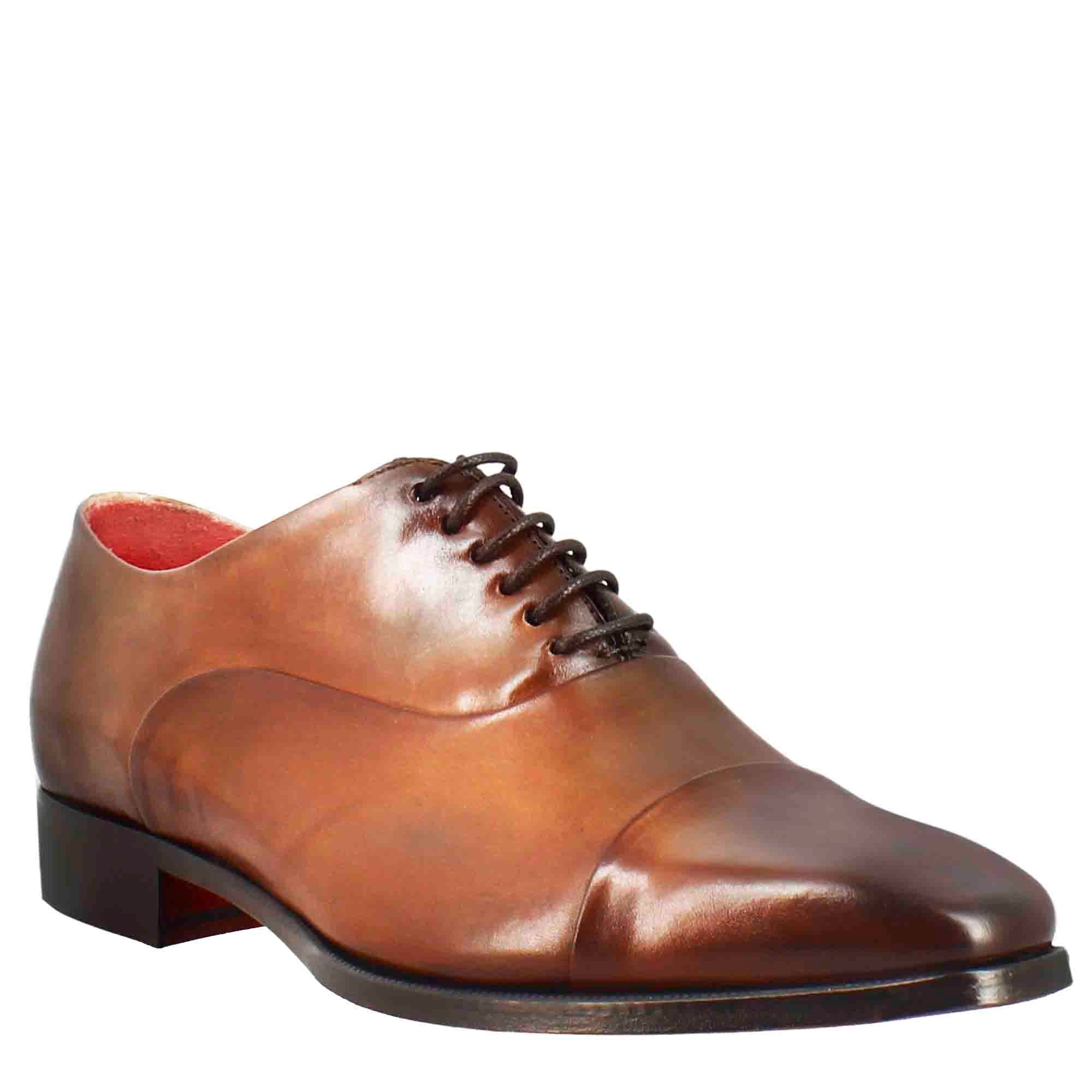 Scarpe francesine con puntale in pelle color brandy