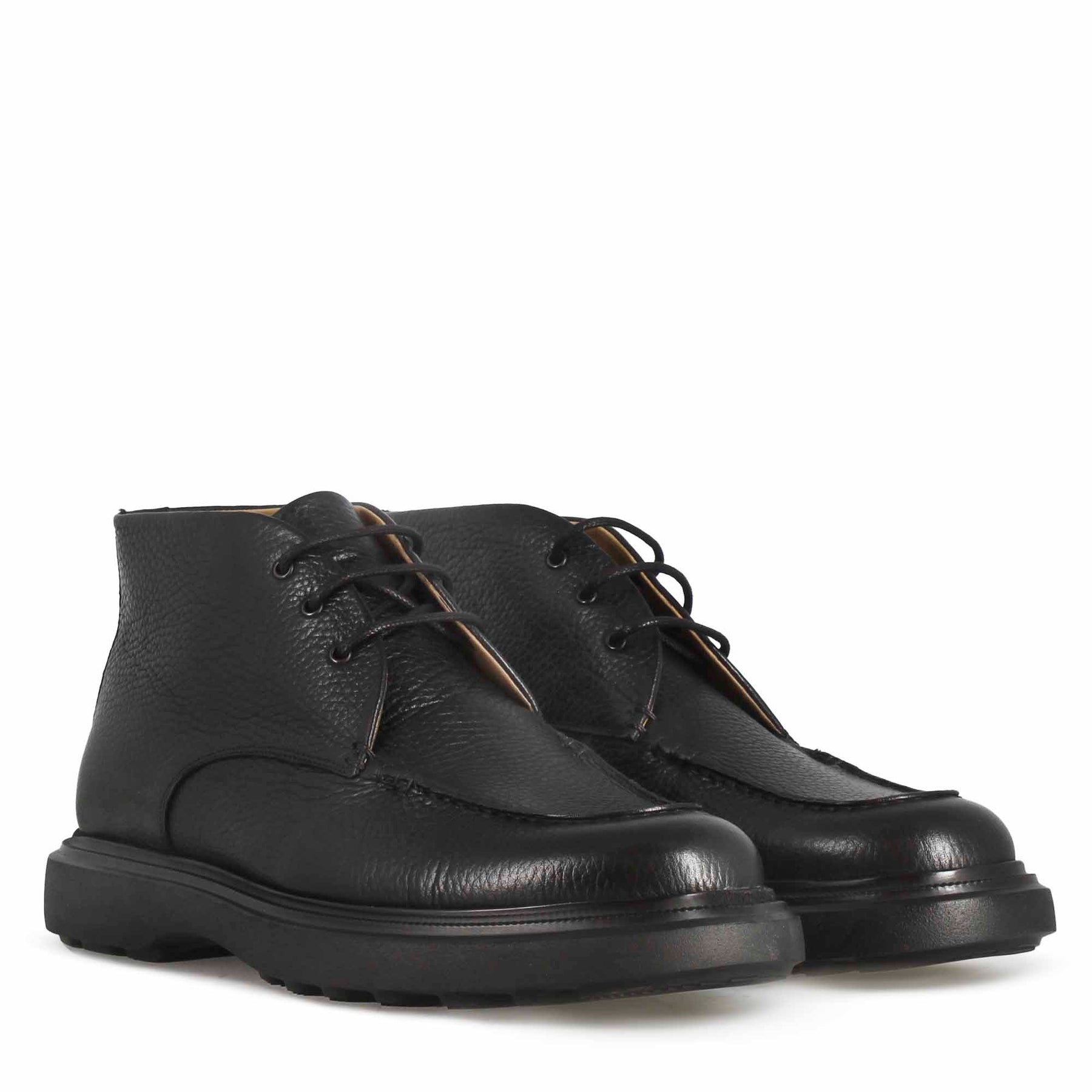 Men's lace-up ankle boot in black hammered leather and Vibram sole