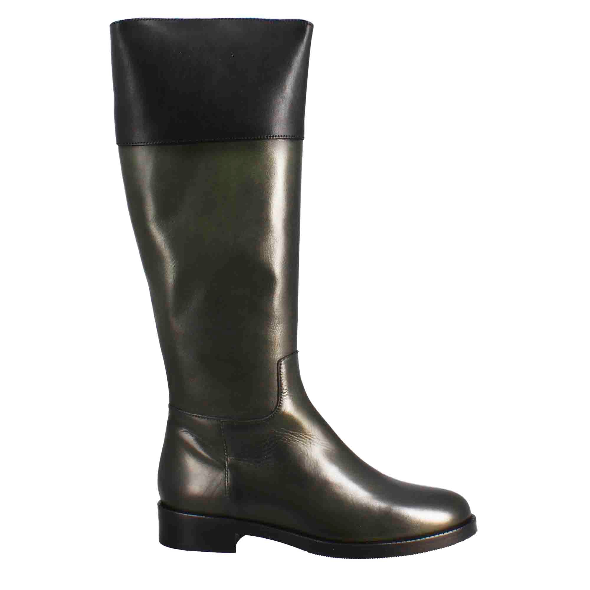 Smooth women's knee-high boot with low heel in green and black leather