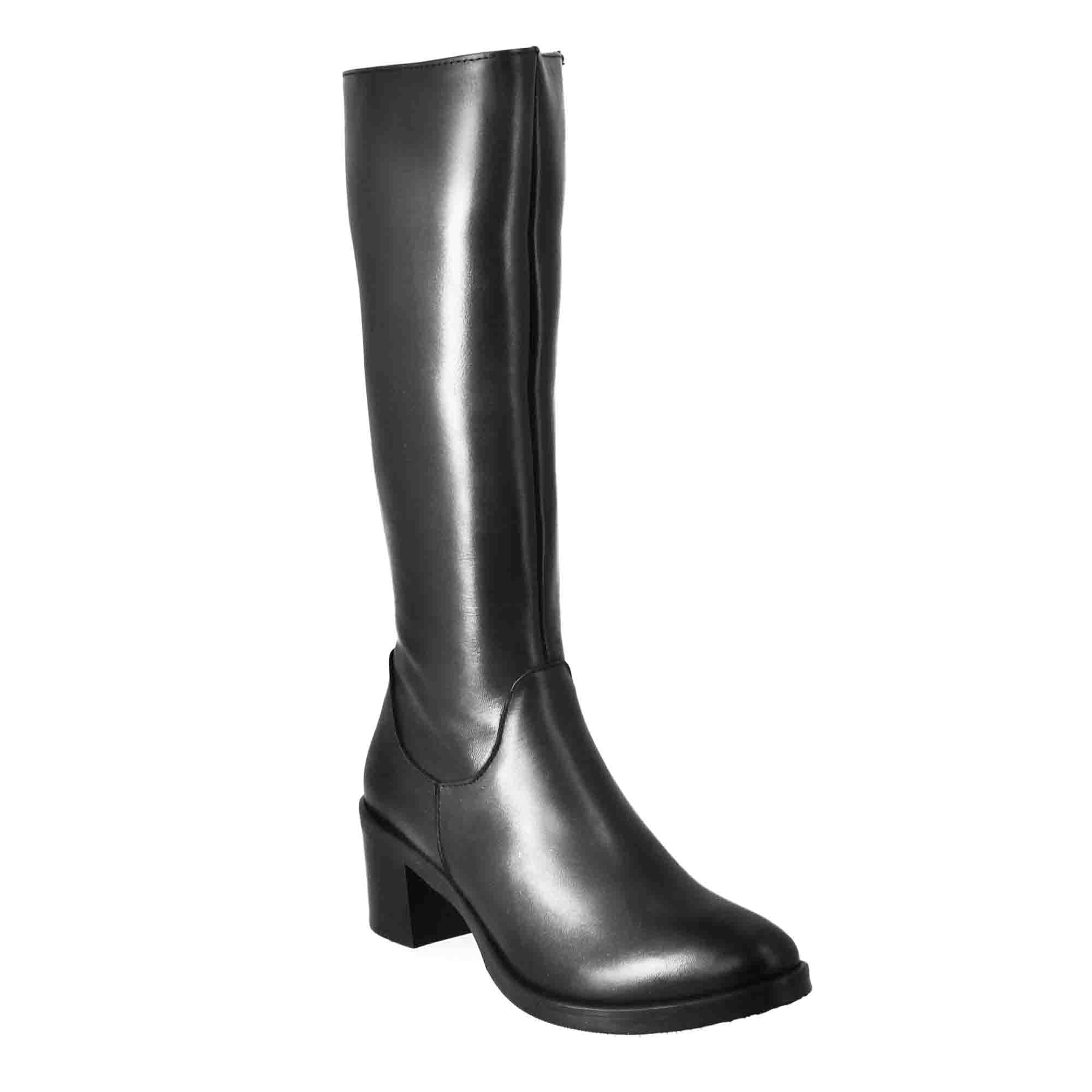 Smooth women's knee-high boots with medium heel in black leather