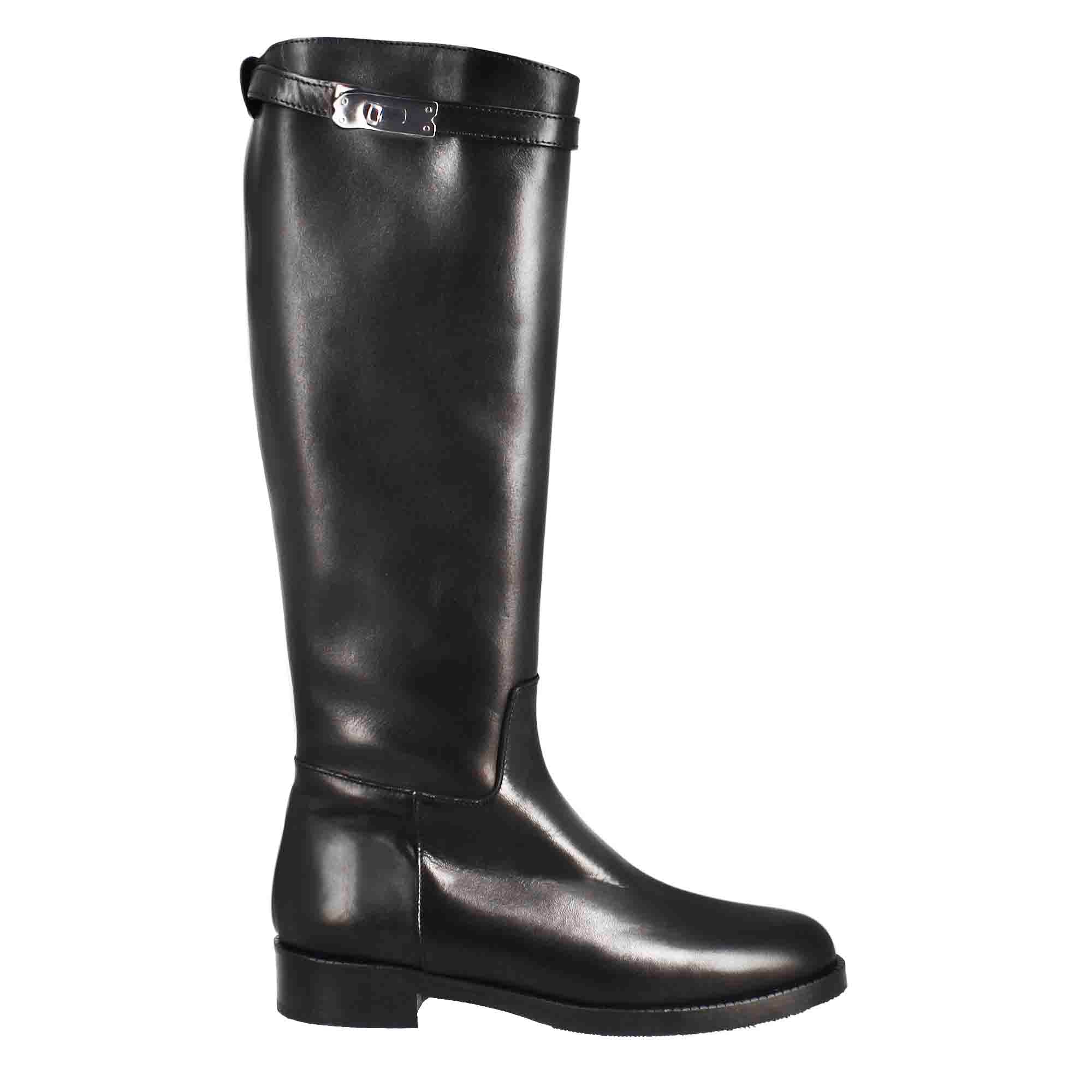 Smooth women's knee-high boot with low heel in black leather