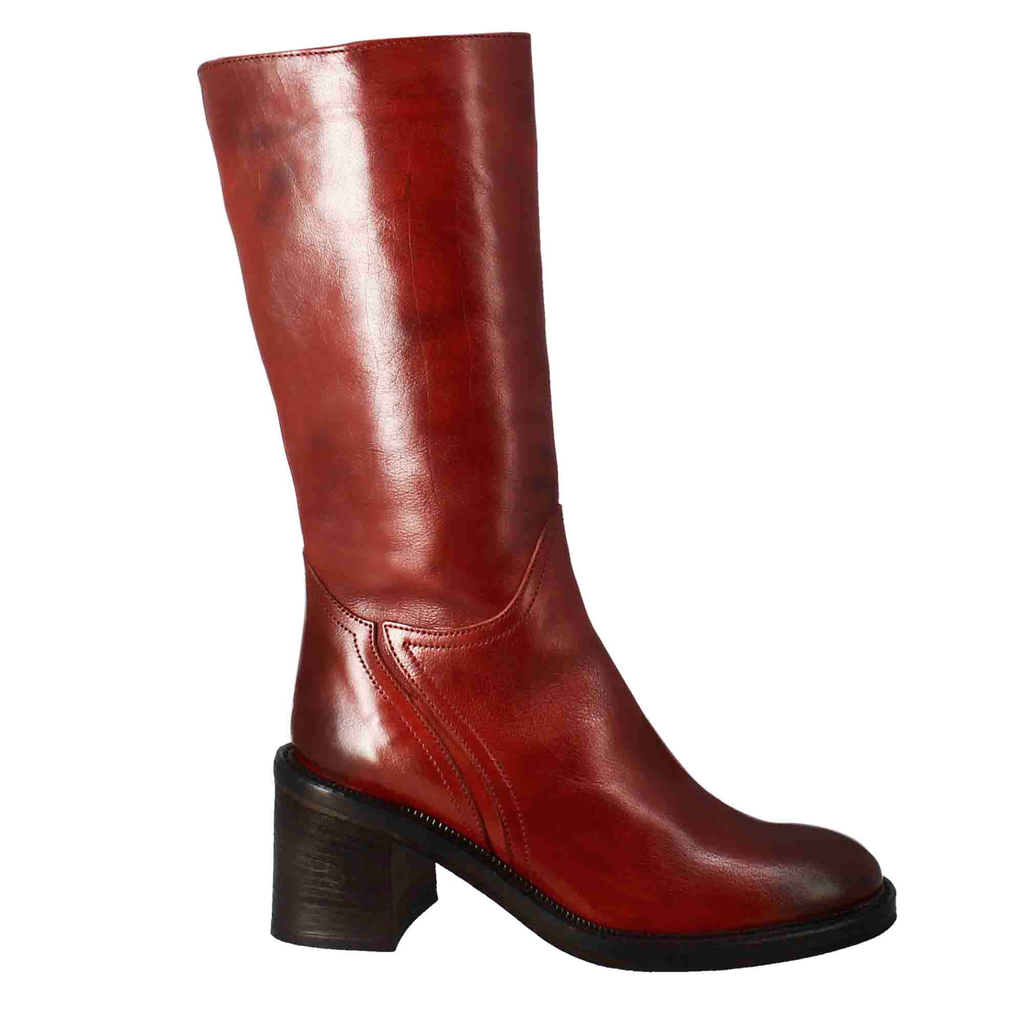 Women's calf-high diver boot with heel in red washed leather