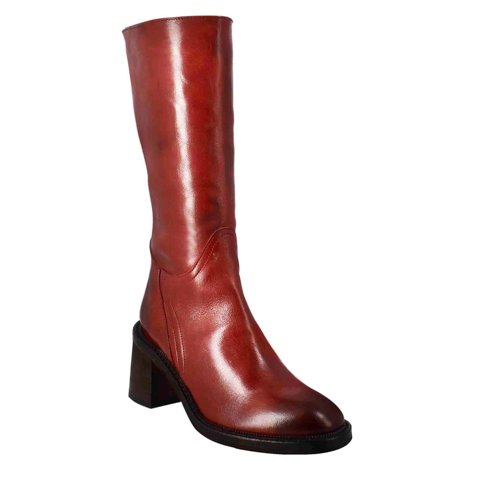 Women's calf-high diver boot with heel in red washed leather