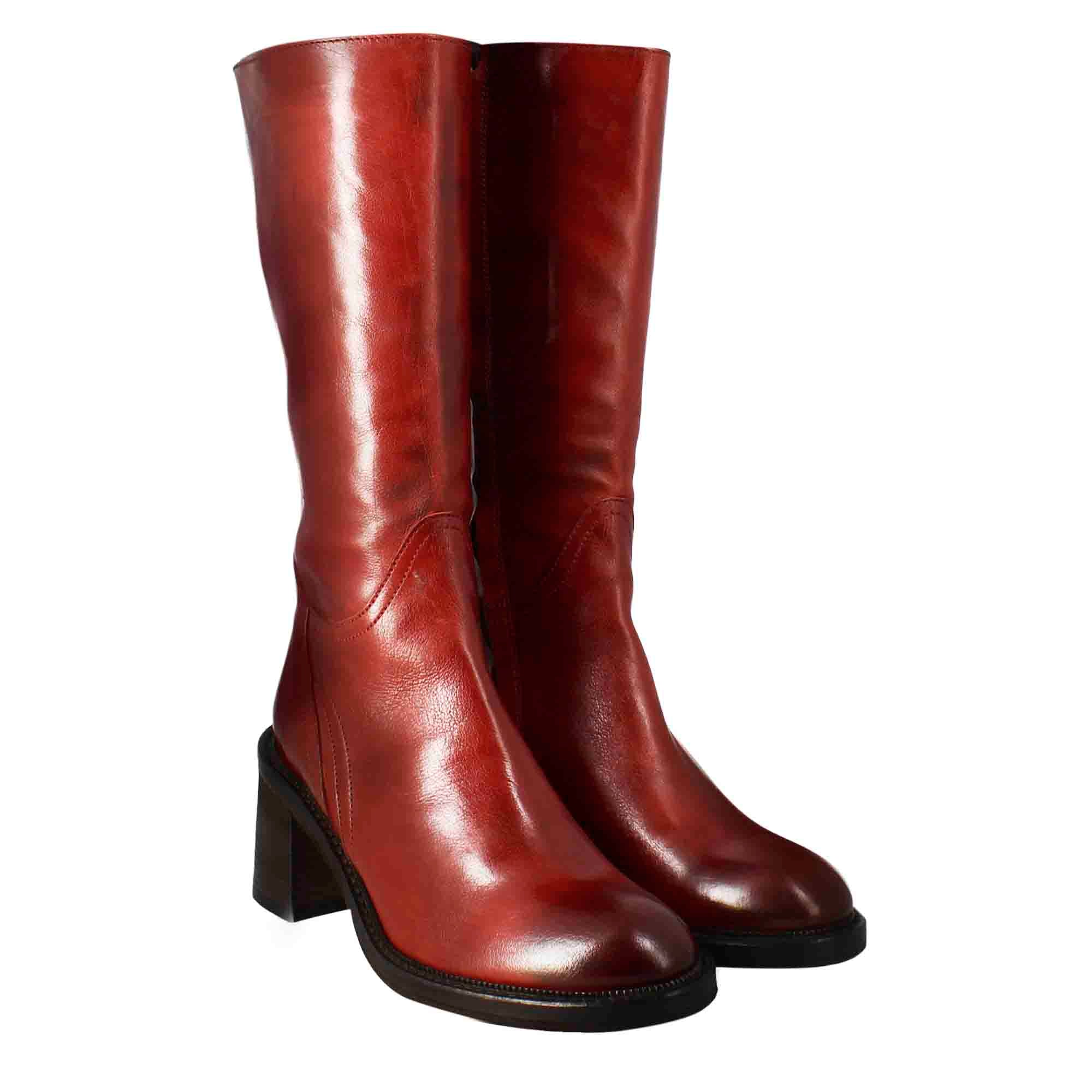 Women's calf-high diver boot with heel in red washed leather