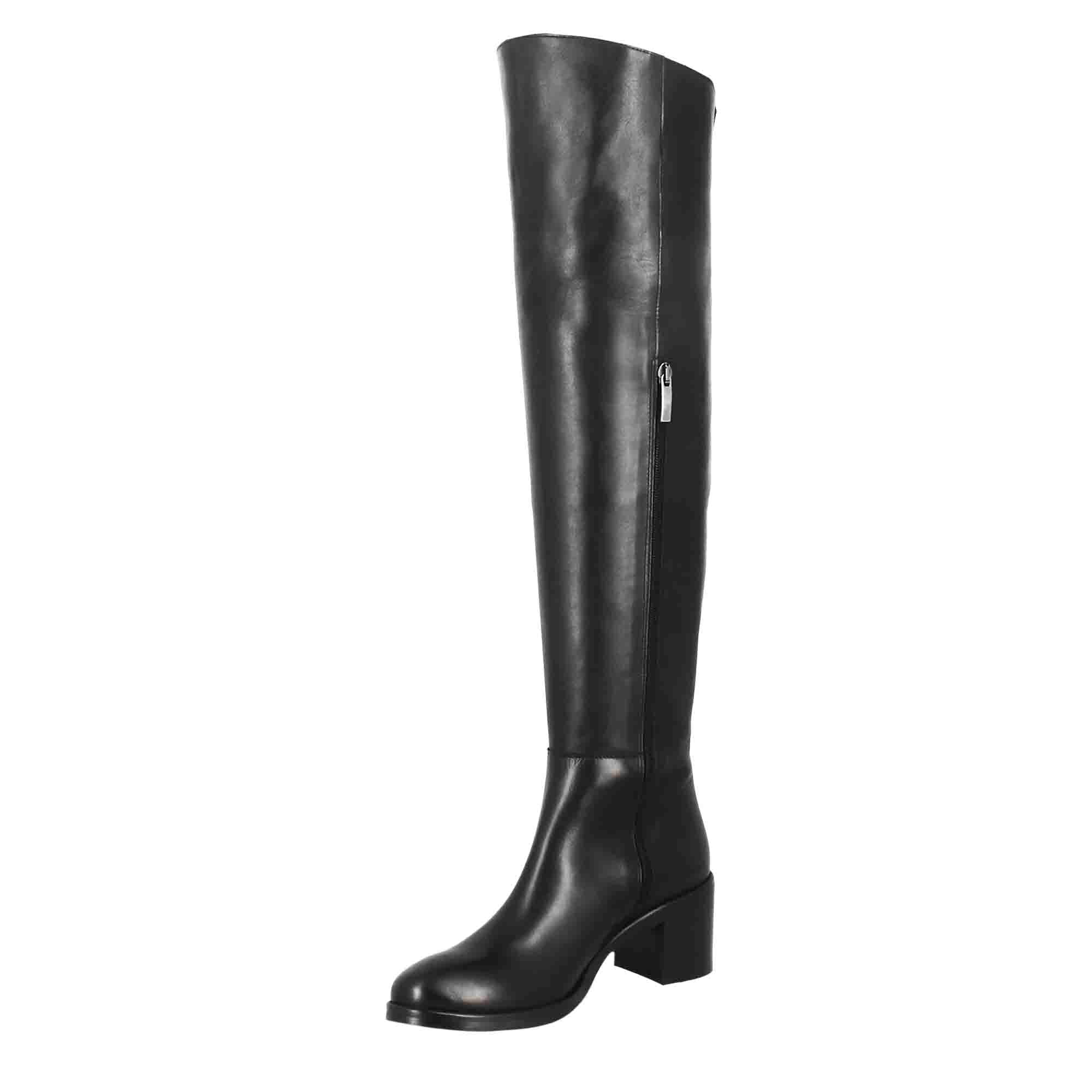 Smooth over-the-knee women's boot with medium heel in black leather