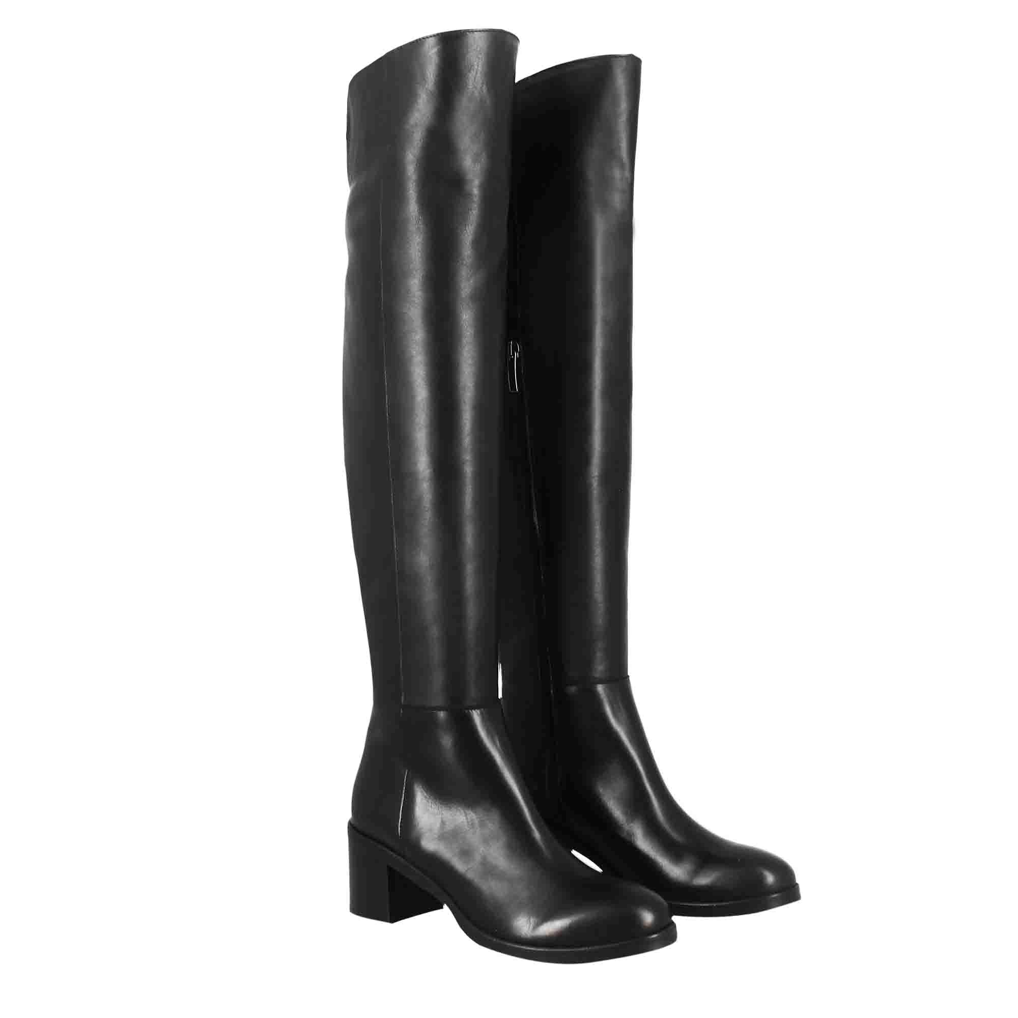 Smooth over-the-knee women's boot with medium heel in black leather