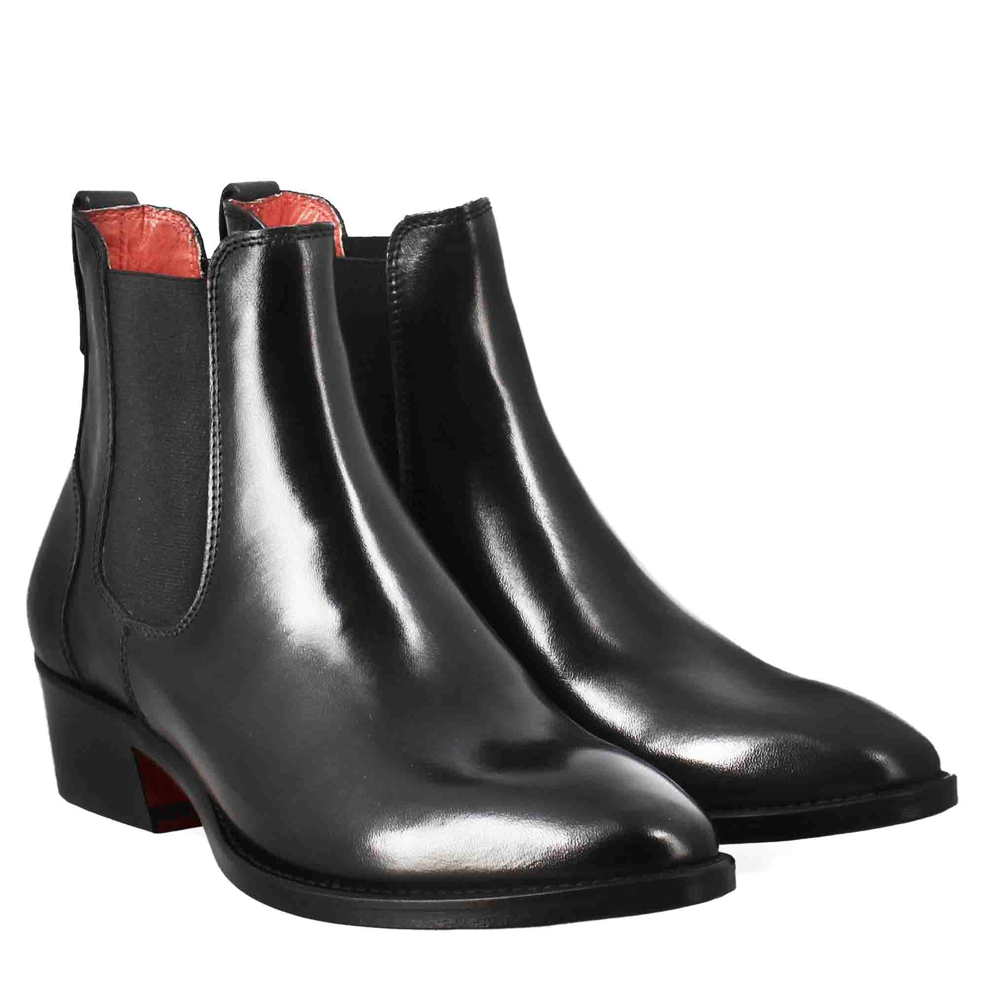 Women's smooth Chelsea boot with medium heel in black leather