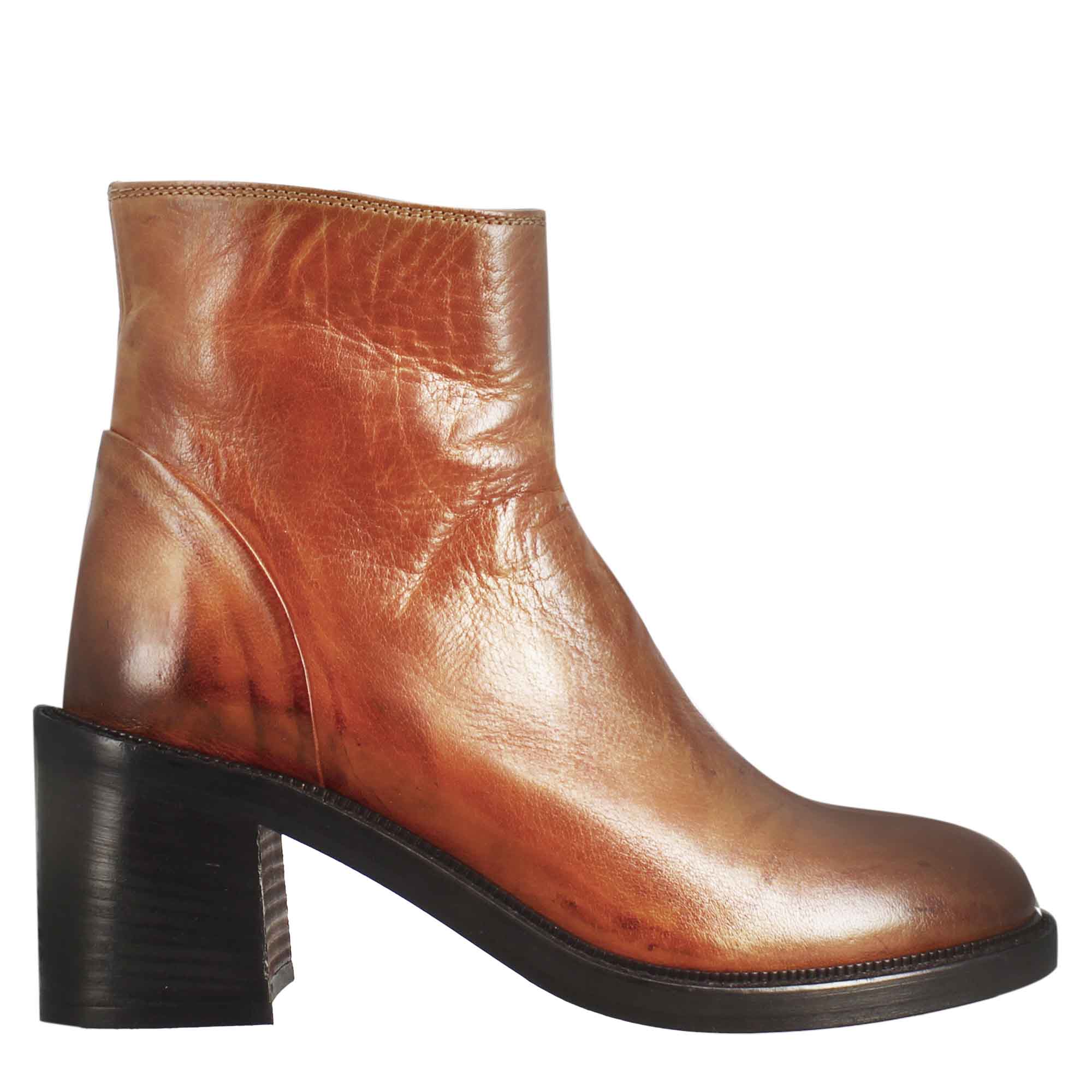 Bottine de plongée basse à talon pour femme en cuir lavé marron foncé