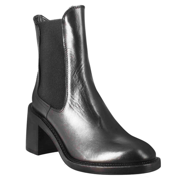 Women s diver chelsea boot with heel in black washed leather