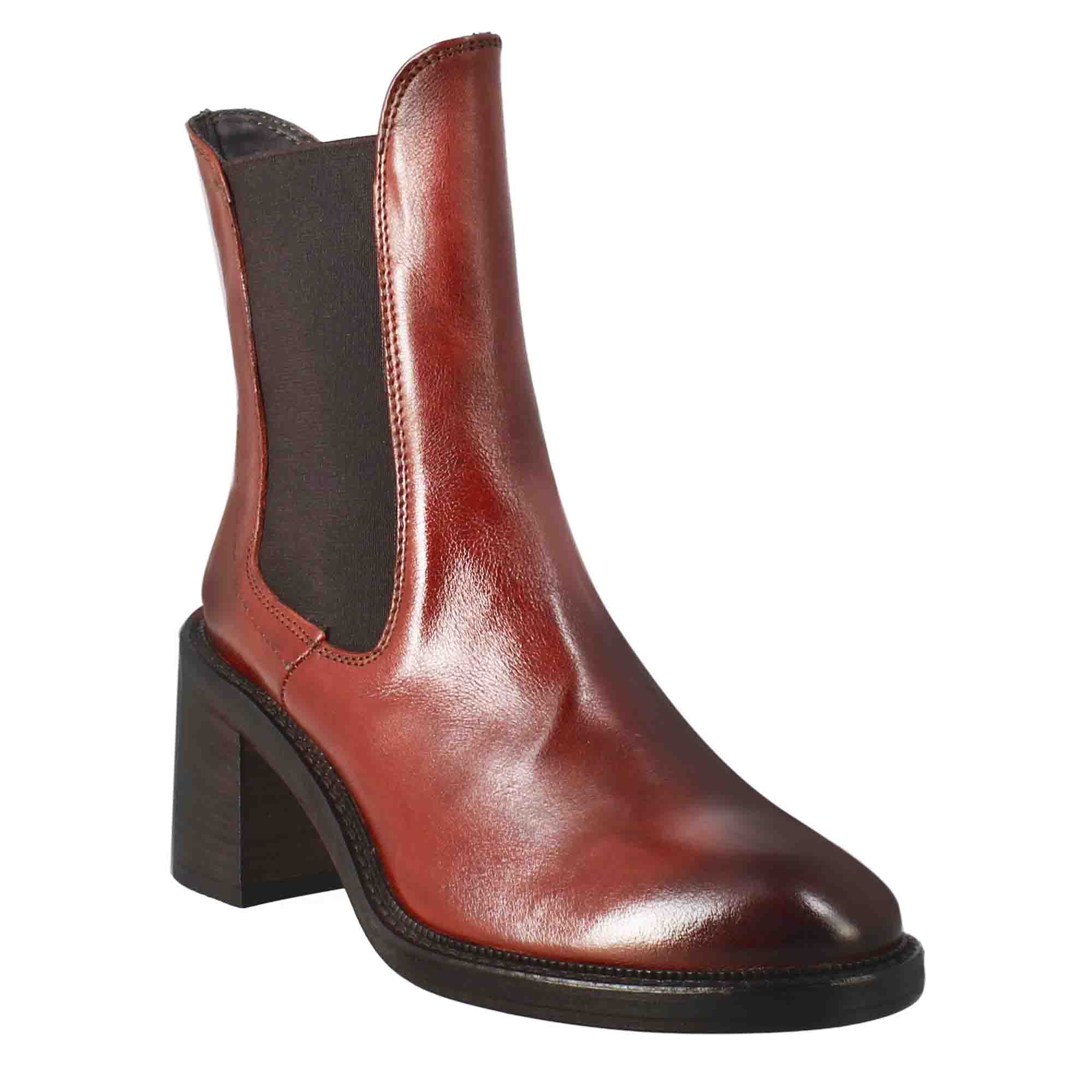 Women's chelsea boot with heel in red washed leather