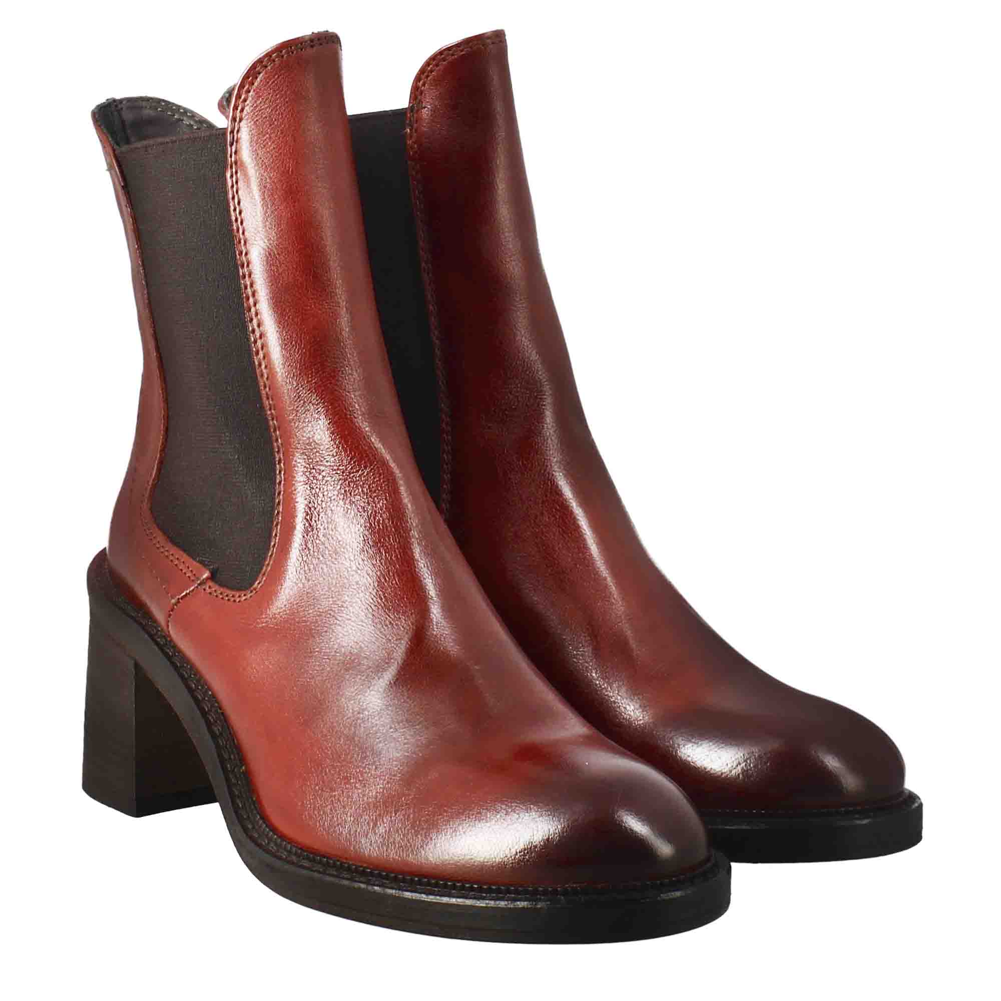 Women's chelsea boot with heel in red washed leather