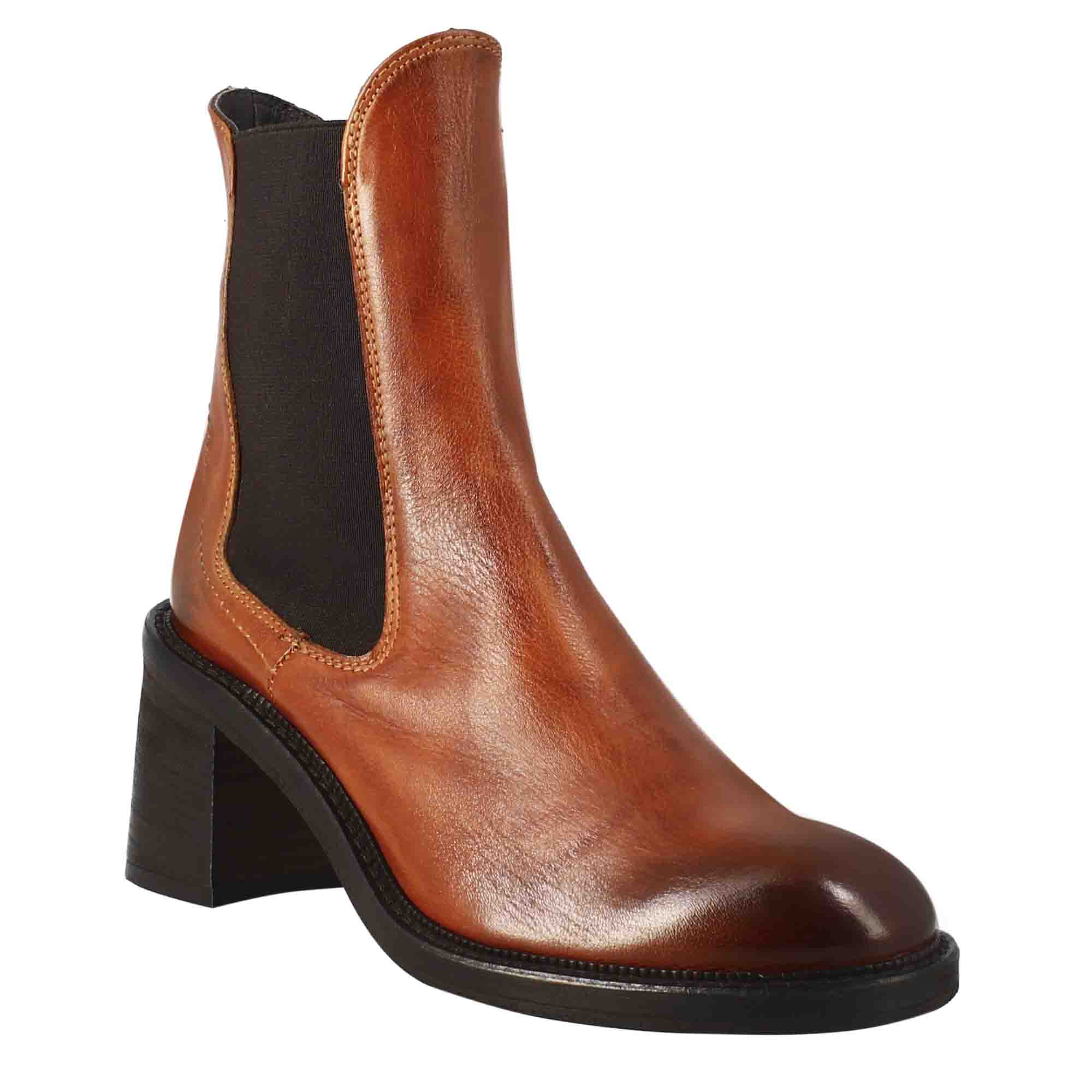 Women's Chelsea diver boot with heel in tan washed leather