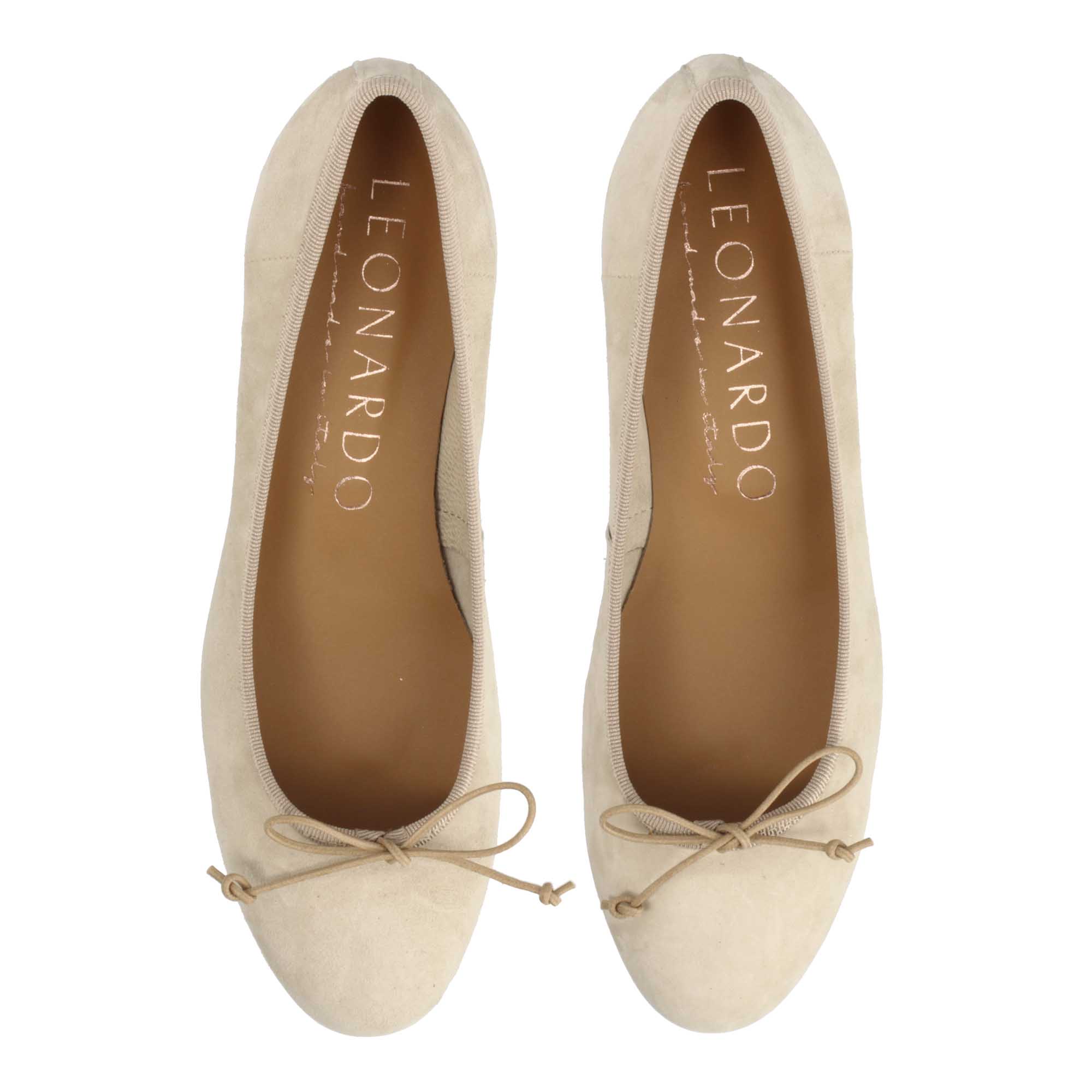 Handmade medium heel ballerina in beige suede