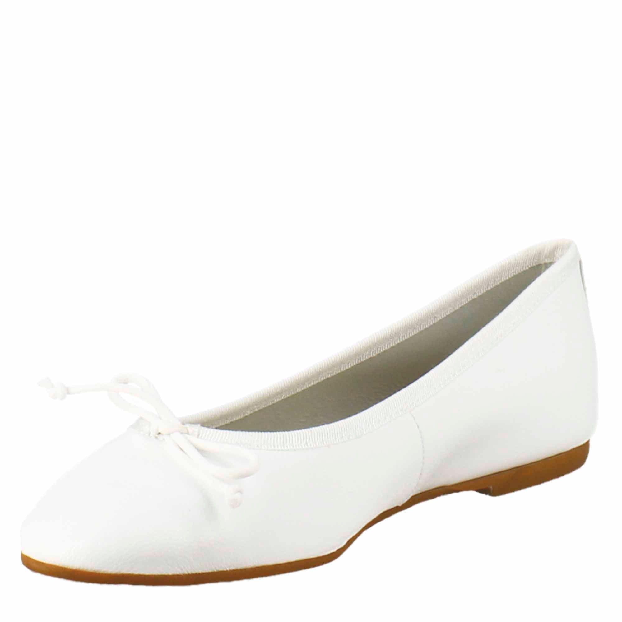 Light white women's ballet flats in smooth leather