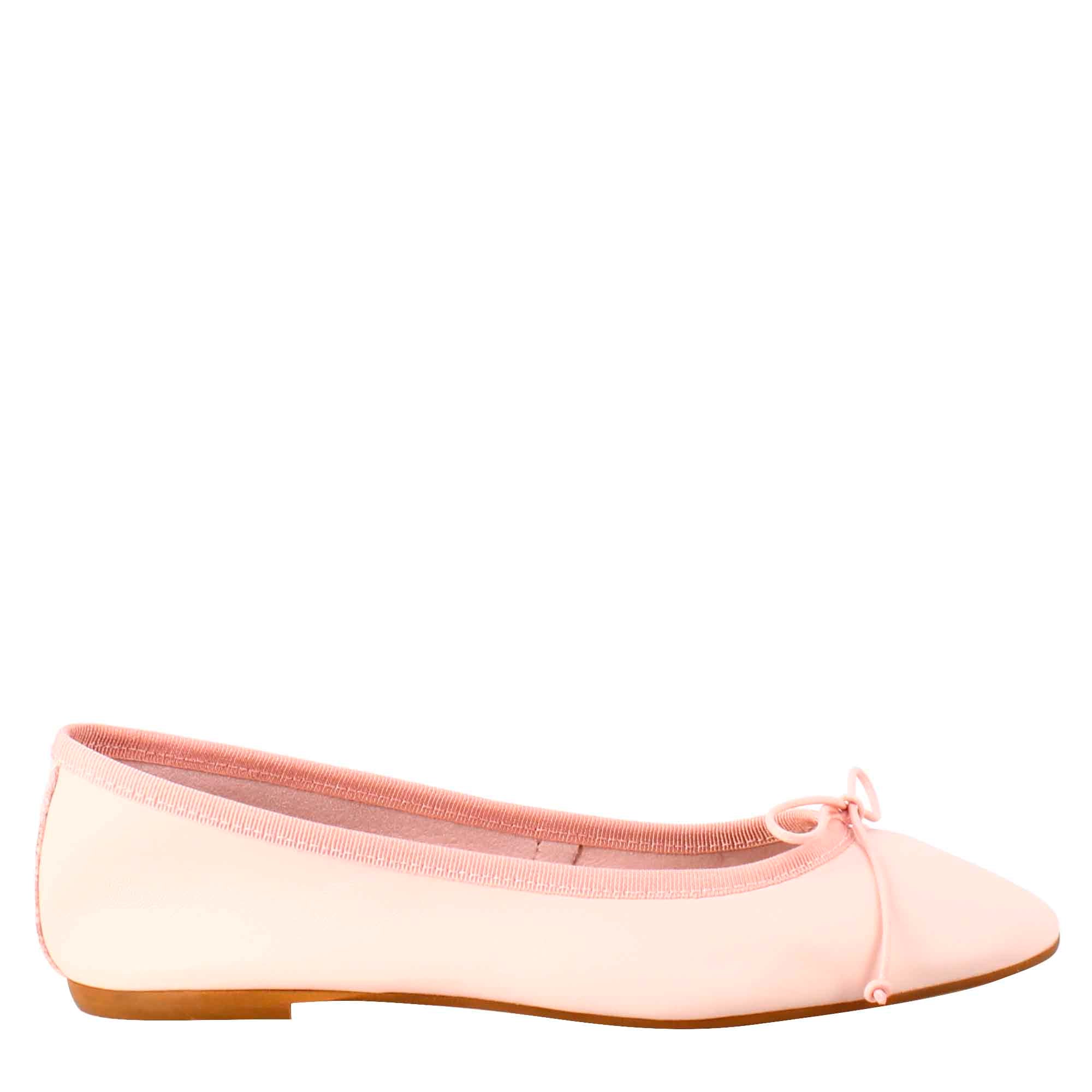 Light women's powder-colored ballet flats in smooth leather