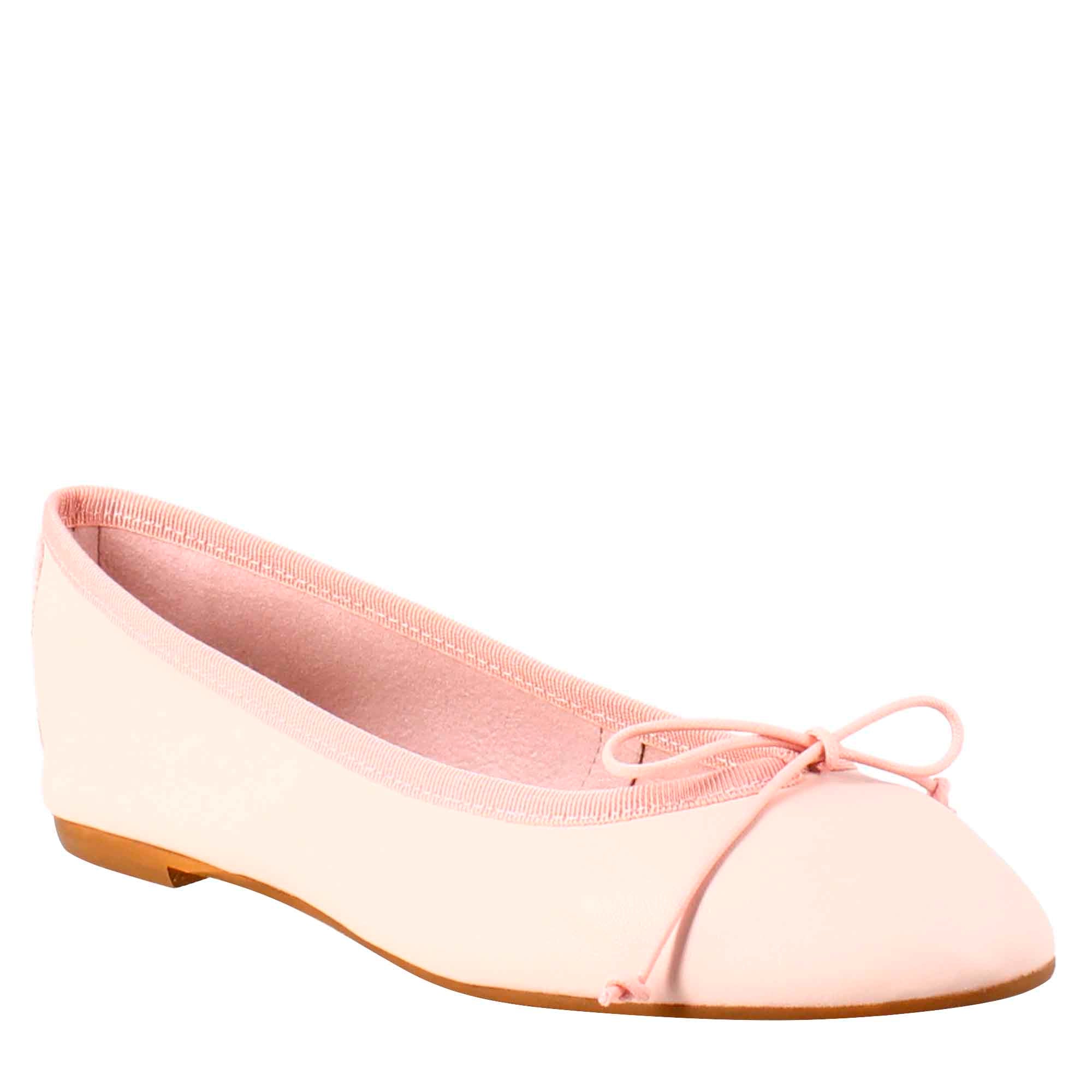 Light women's powder-colored ballet flats in smooth leather