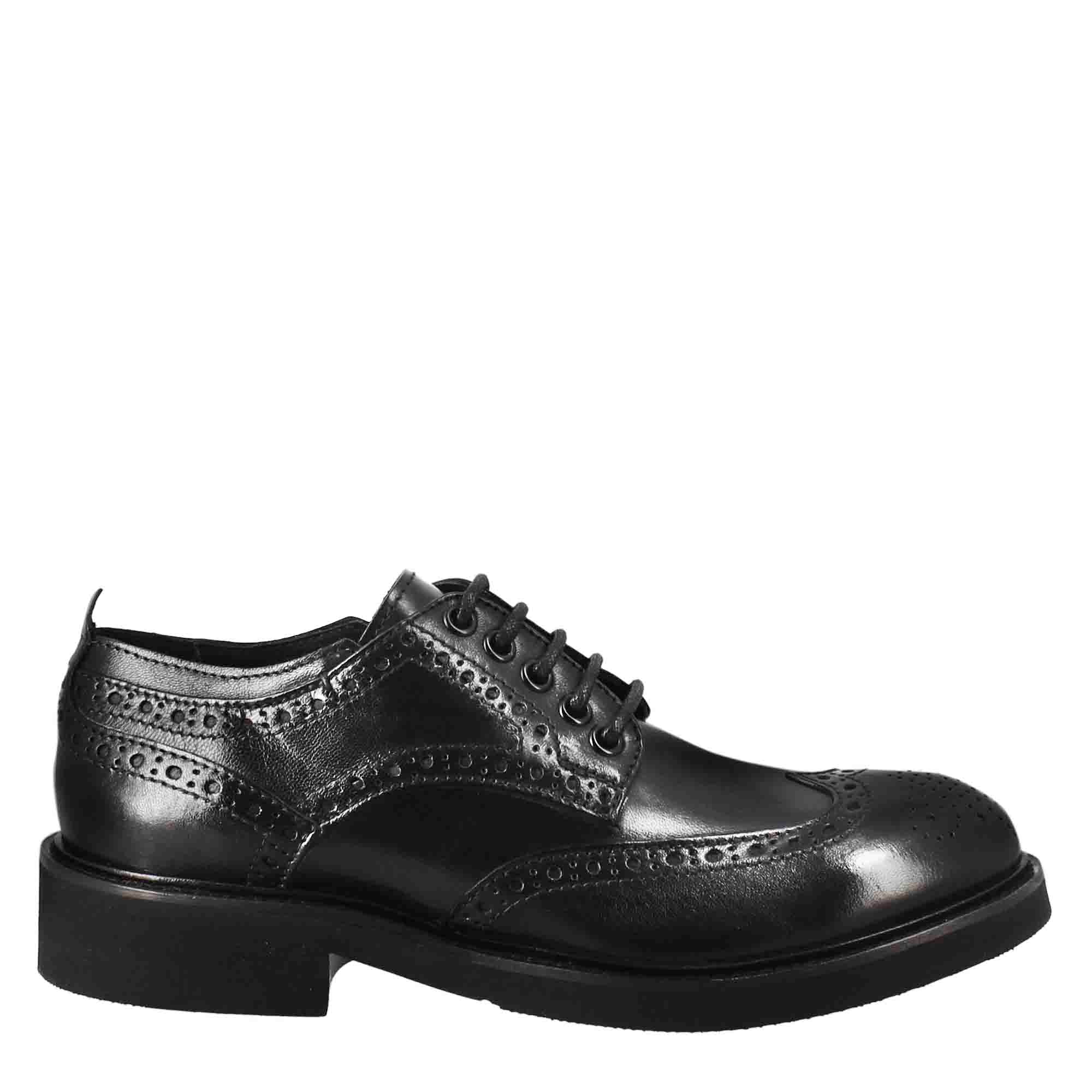 Women's derby with paupa brogue details in black washed leather