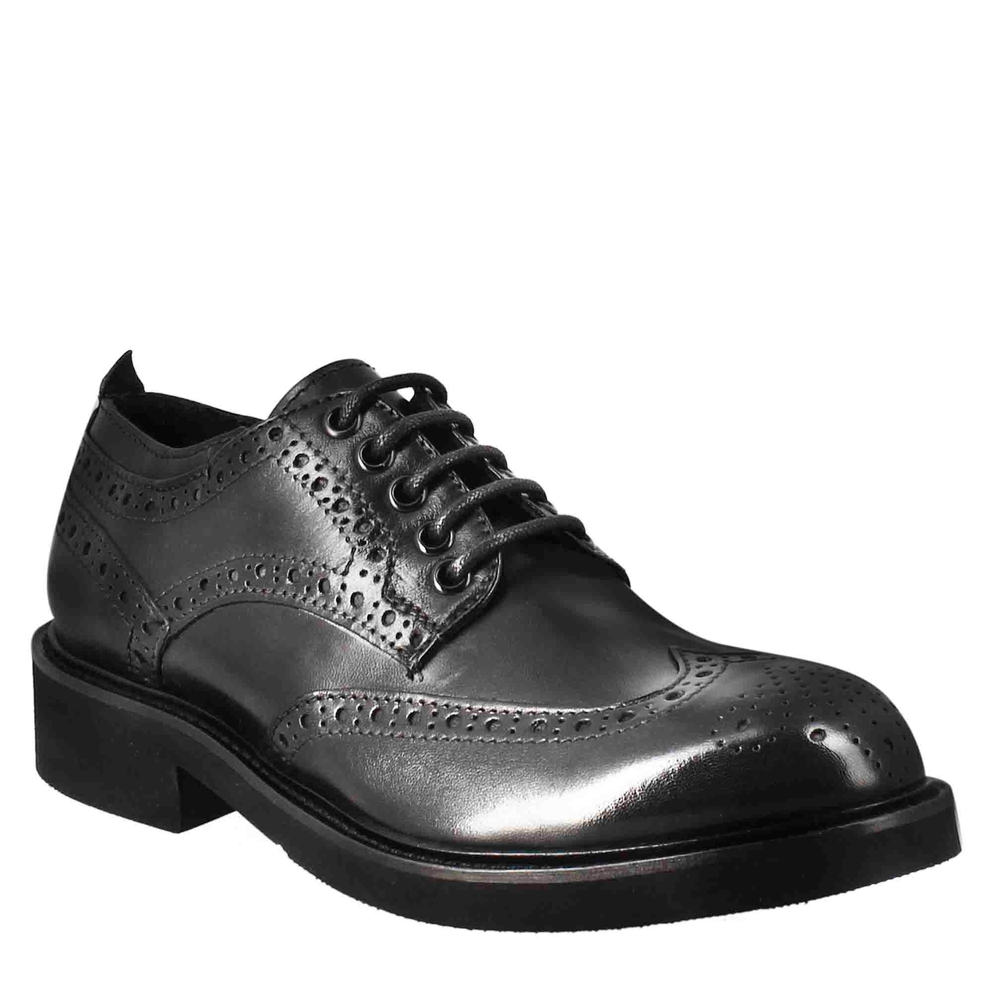 Women's derby with paupa brogue details in black washed leather