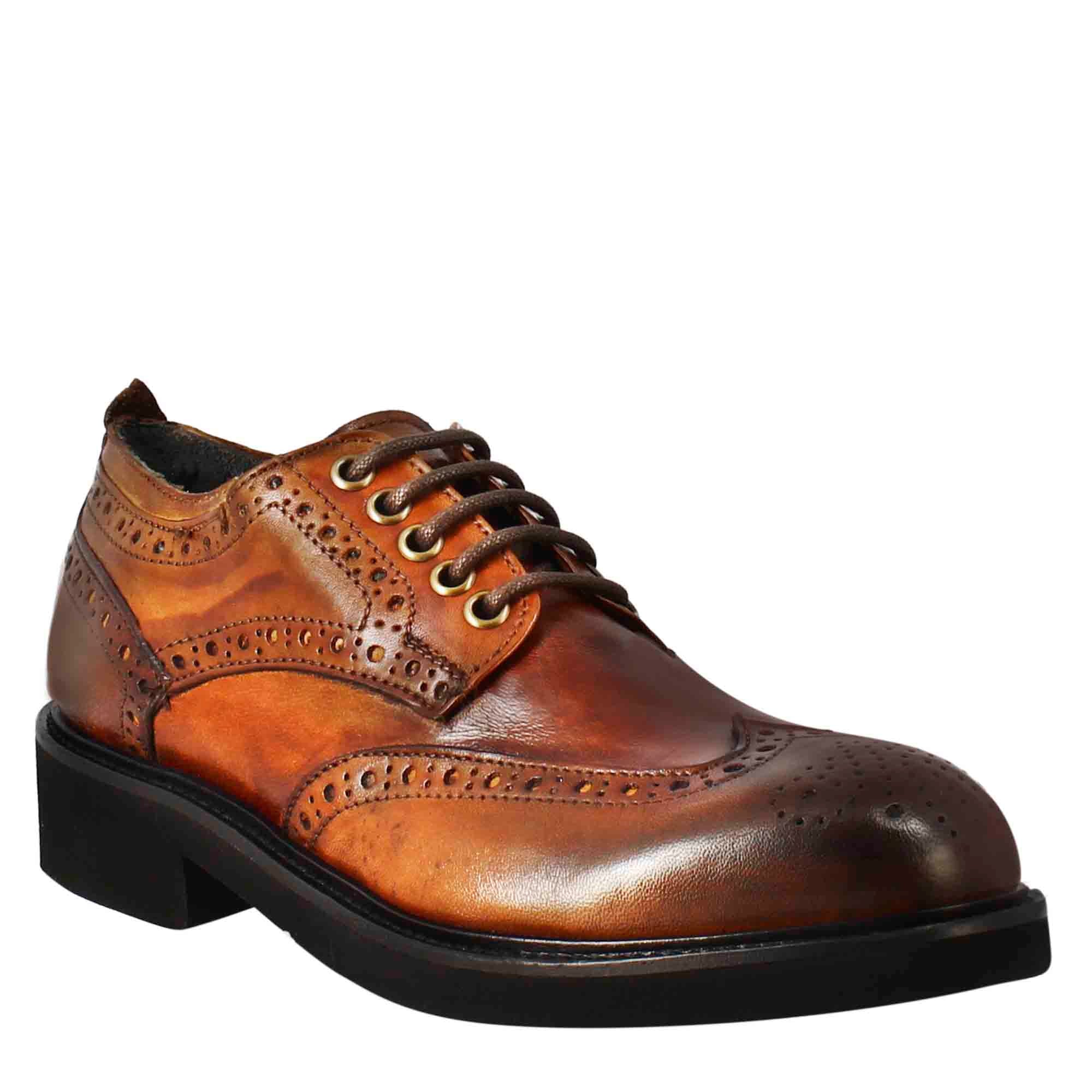 Women's derby with paupa brogue details in dark tan washed leather