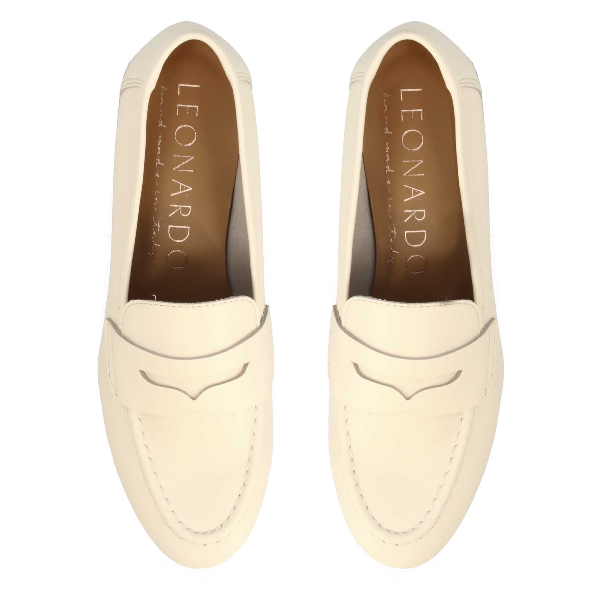 Mocassin à talon moyen pour femme en cuir beige fait main