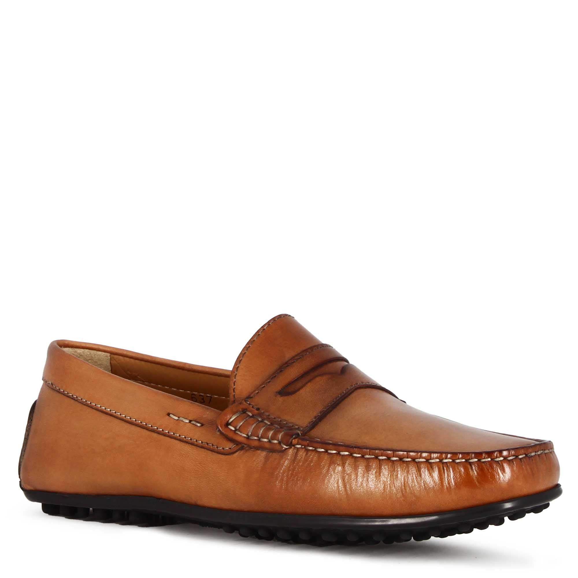 Men's casual handmade moccasin in brown leather with rubberised sole