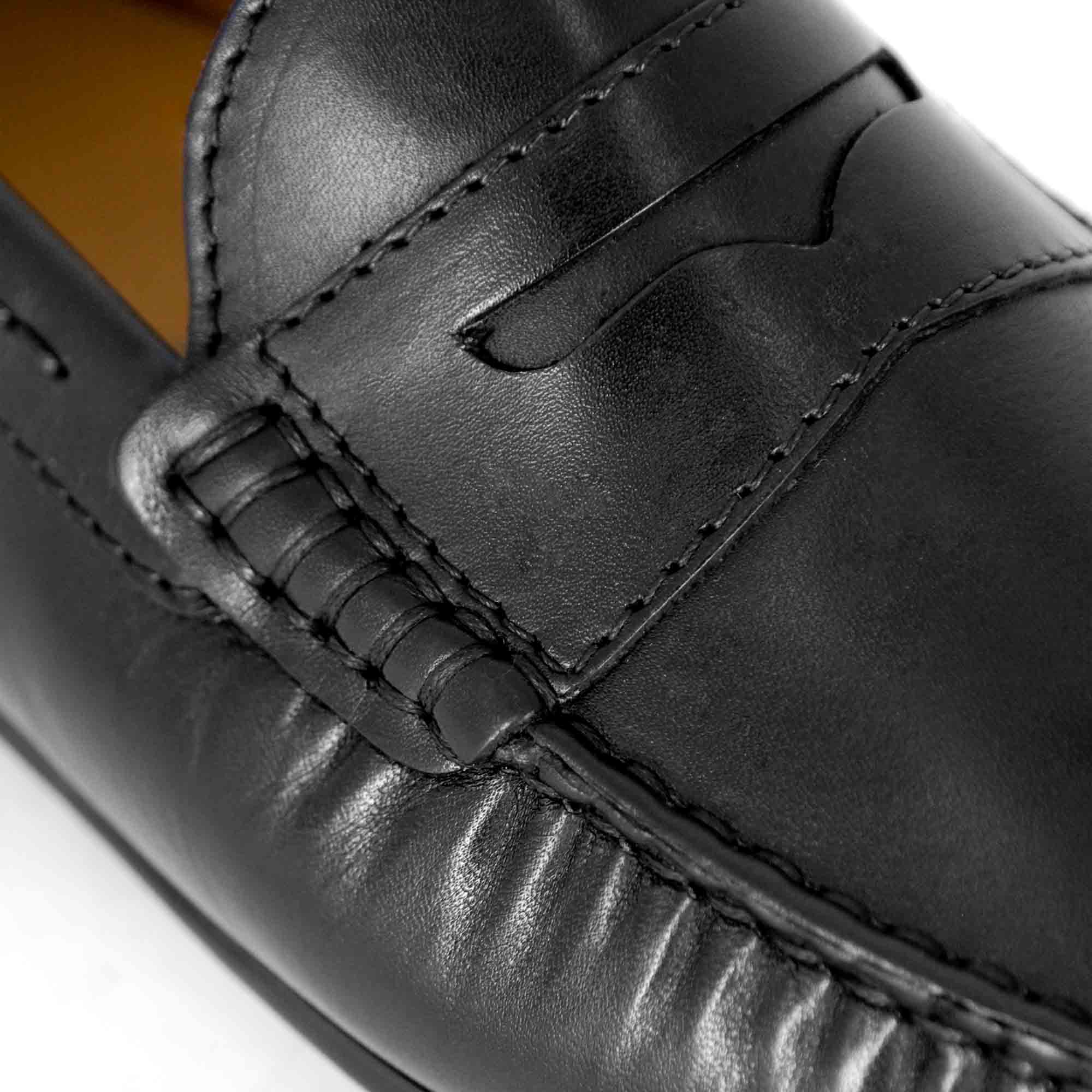 Mocassino casual da uomo in pelle colore nero con suola con gommini