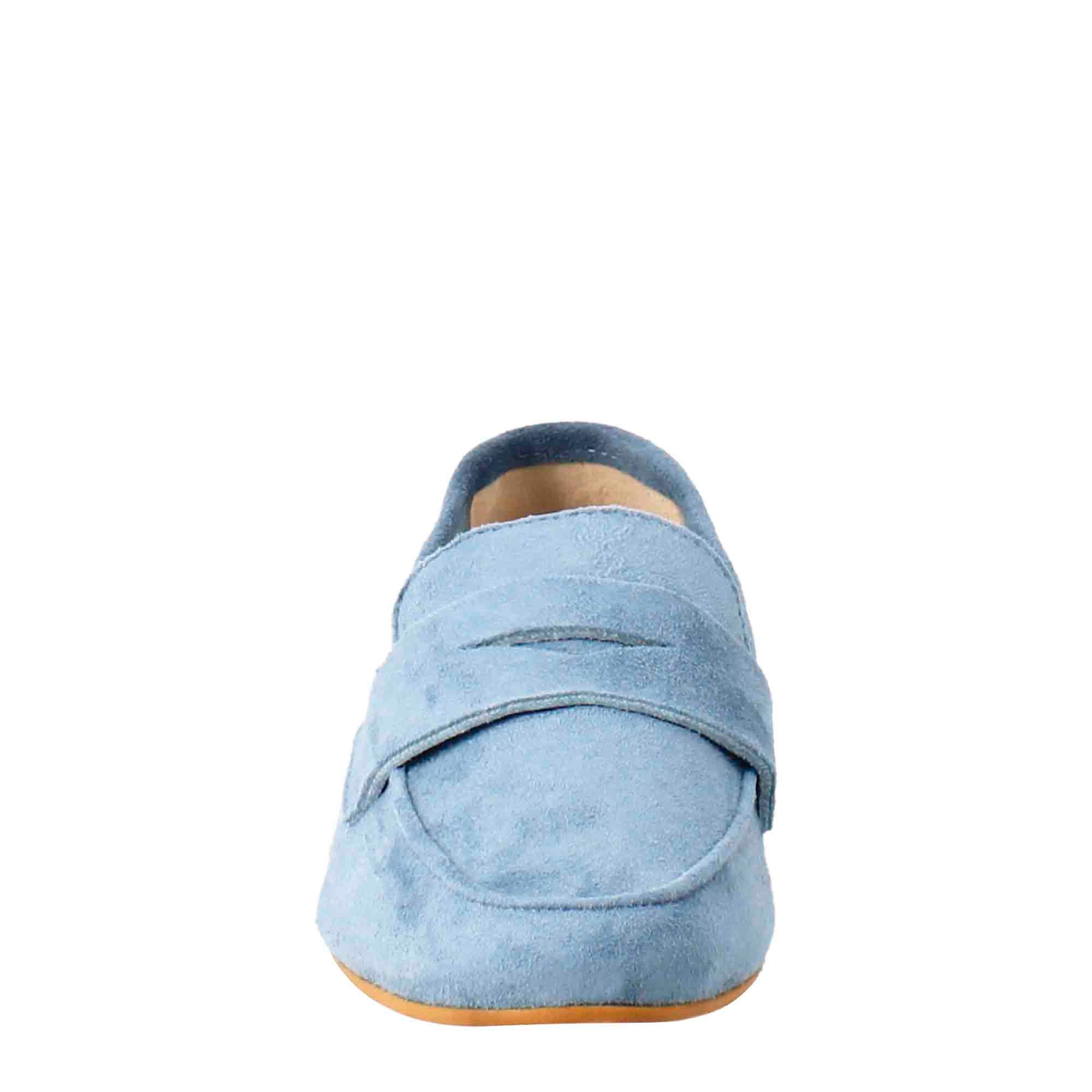 Flexible women's moccasin in light blue suede and rubber sole