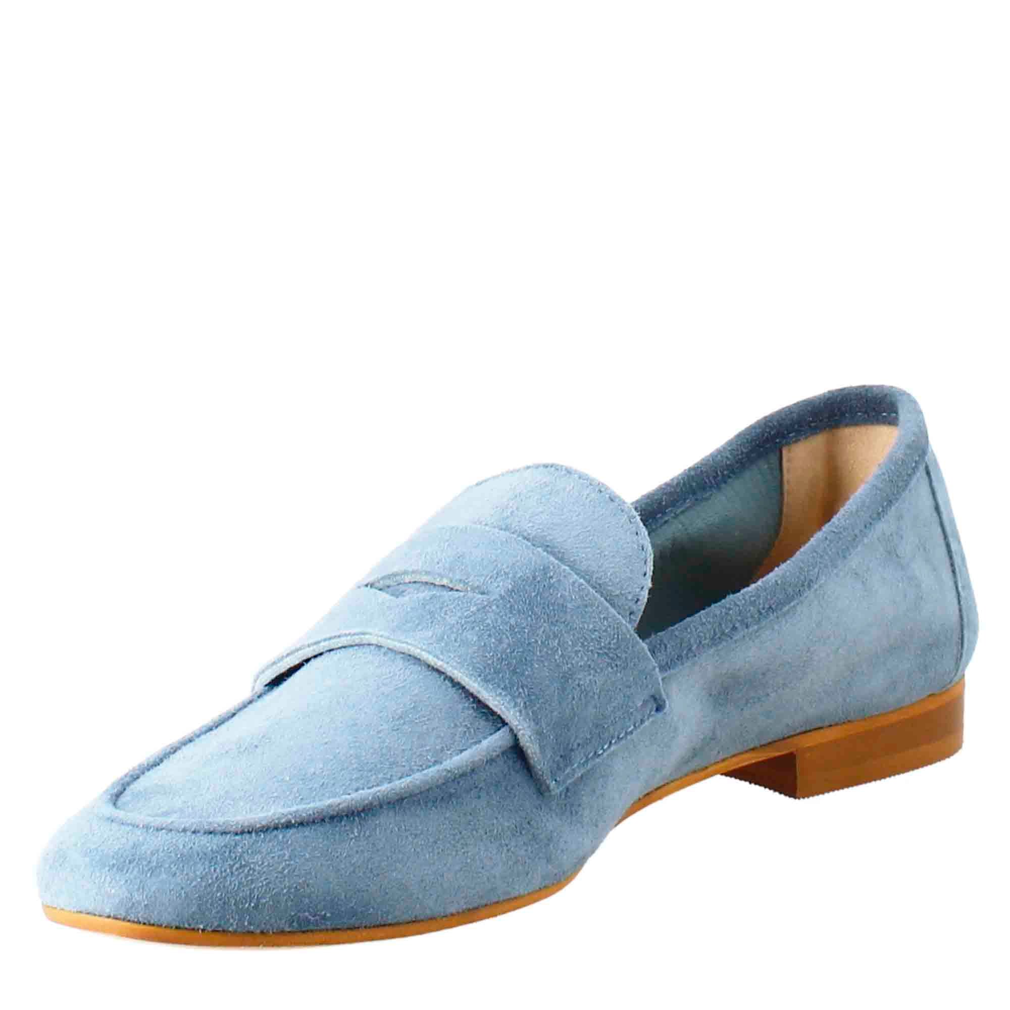 Flexible women's moccasin in light blue suede and rubber sole