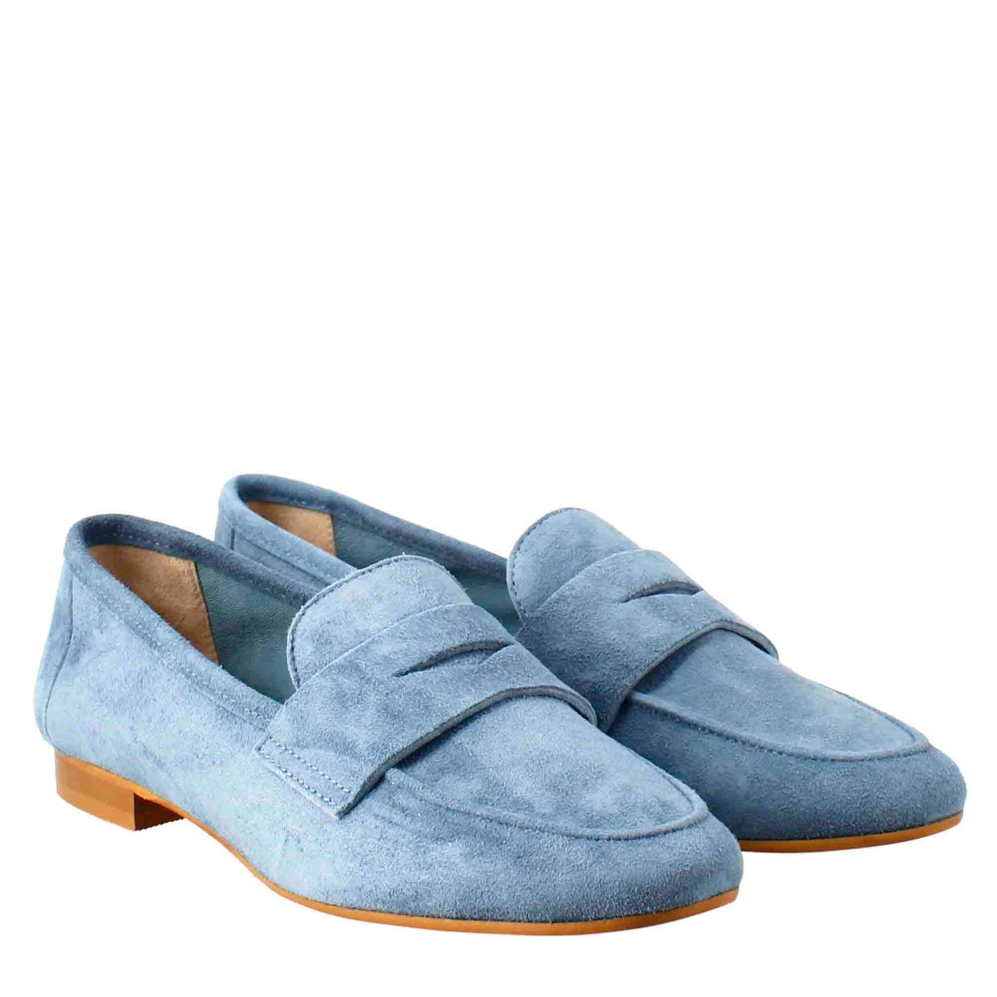 Flexible women's moccasin in light blue suede and rubber sole