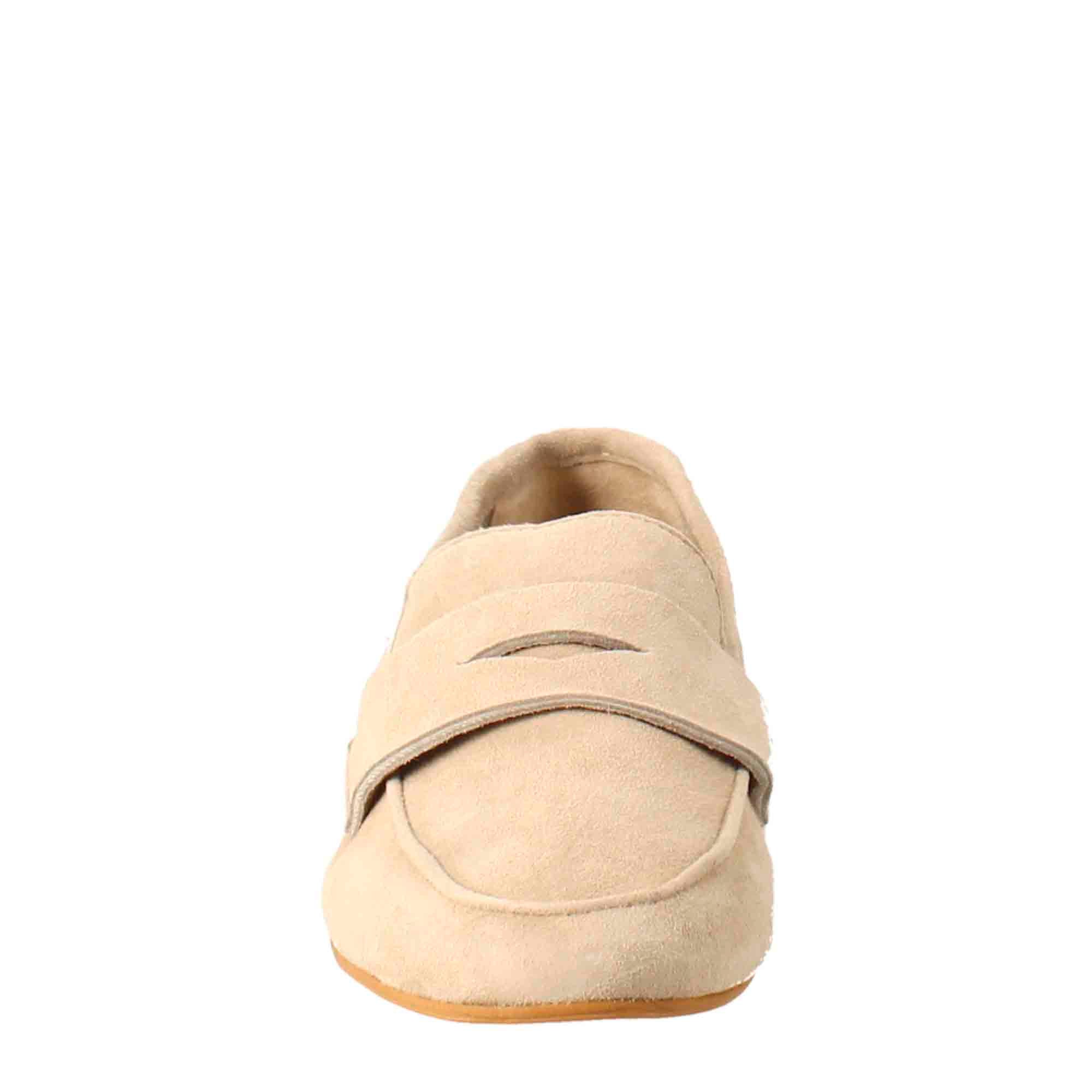 Mocassin femme souple en daim taupe et semelle gomme