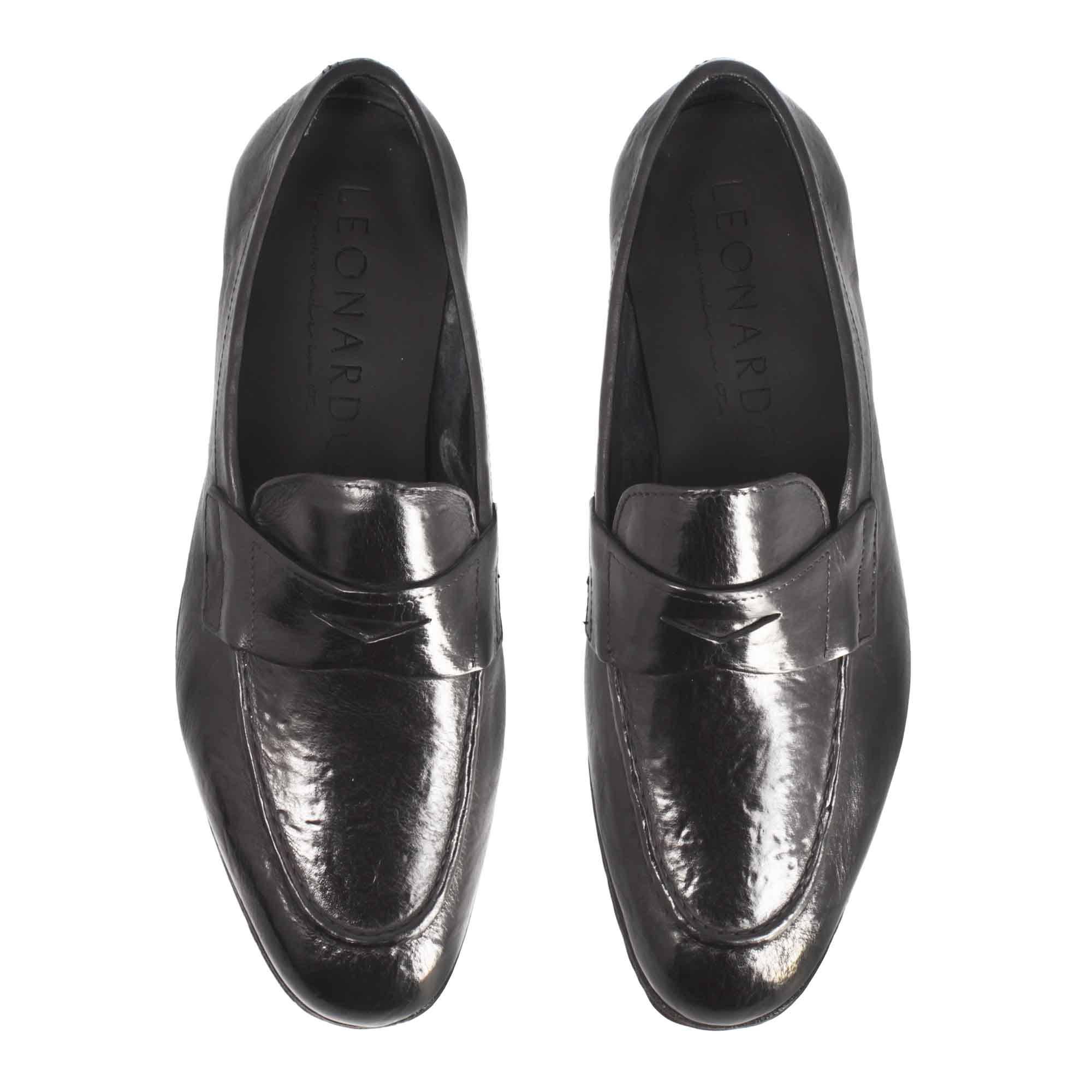 Mocassin noir artisanal pour homme en cuir fin