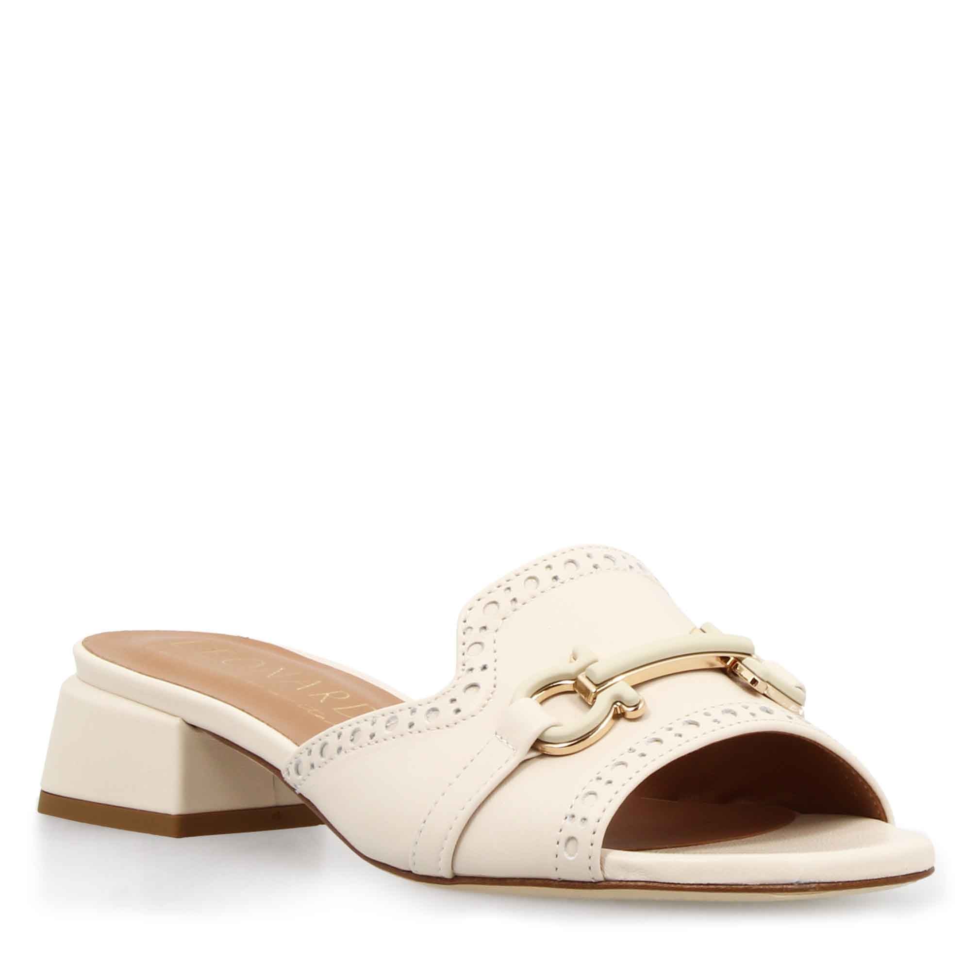 Sabot slide artigianale da donna in pelle beige con morsetto