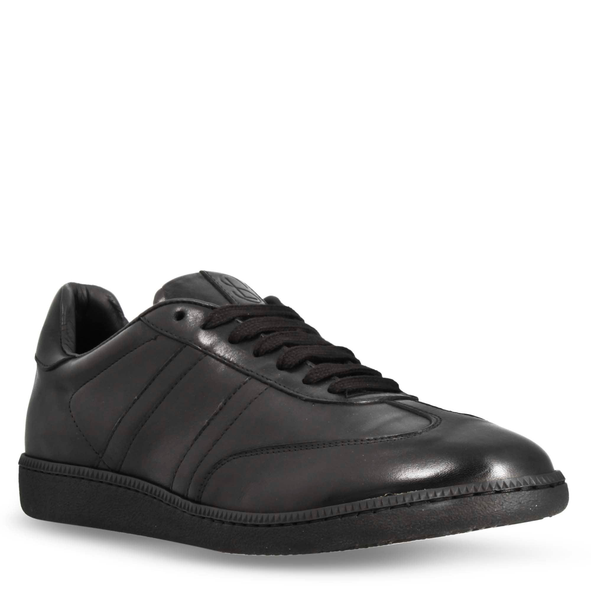 Baskets en cuir noir faites main pour homme