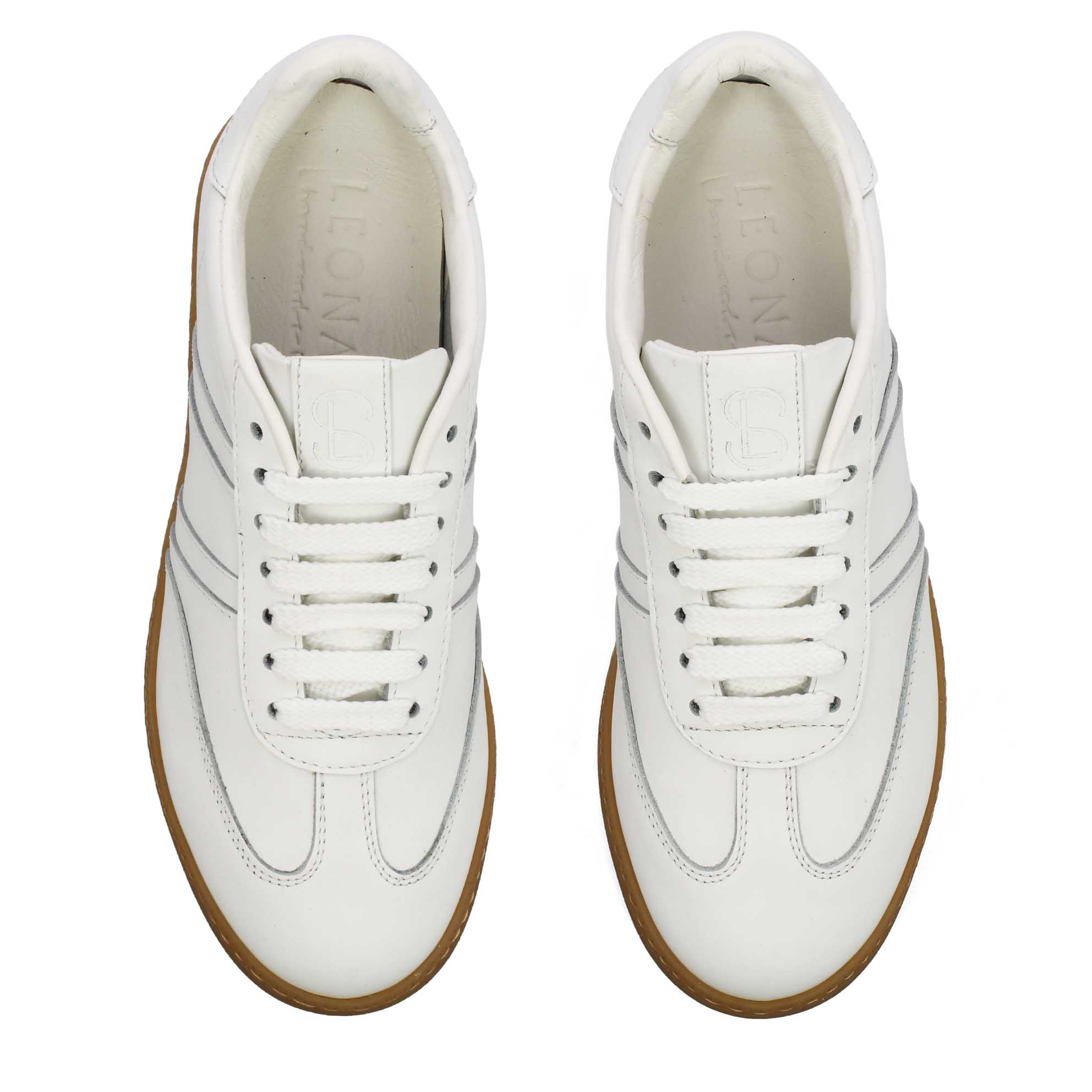 Sneaker artigianale da donna in pelle colore bianco