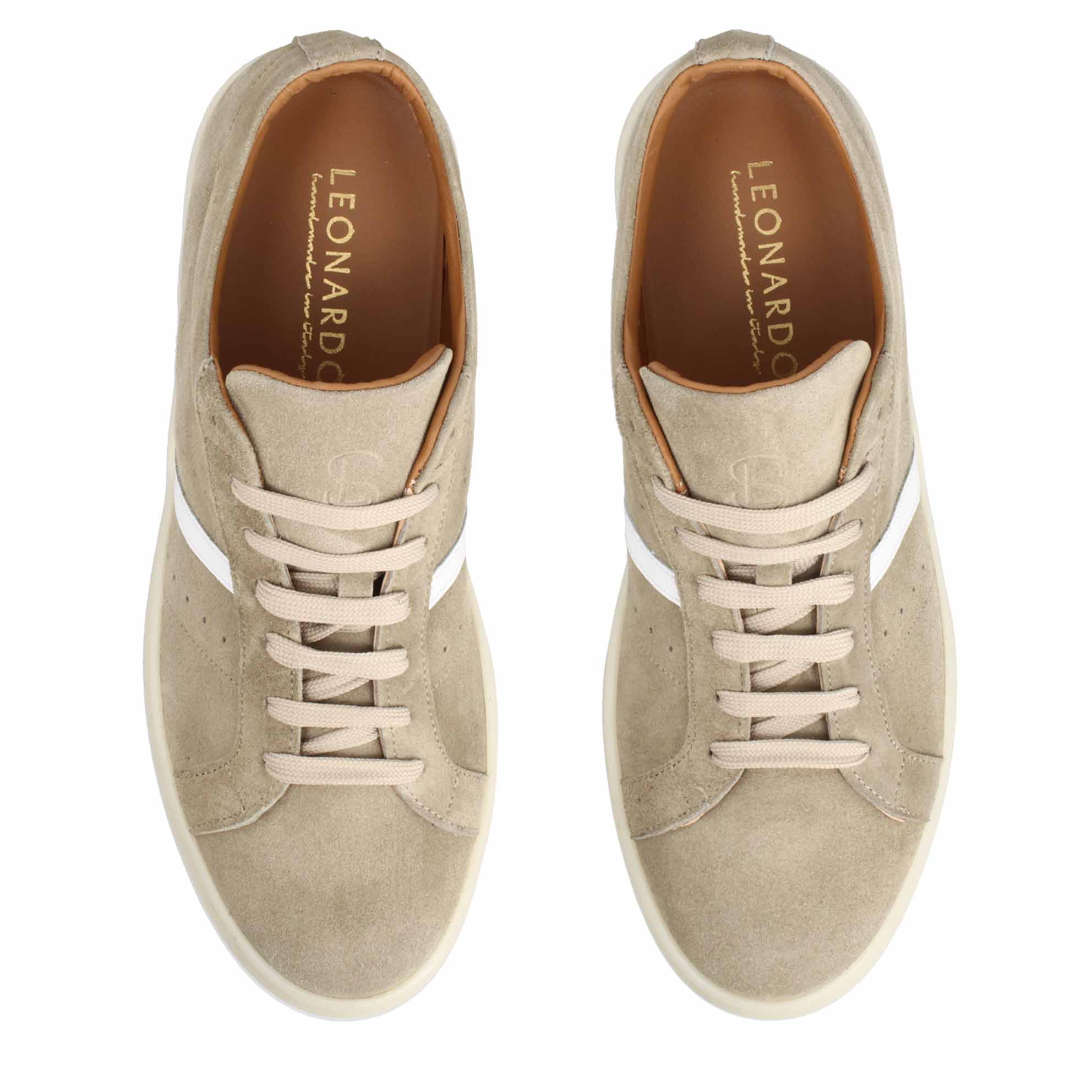 Sneaker artigianale in camoscio beige da uomo