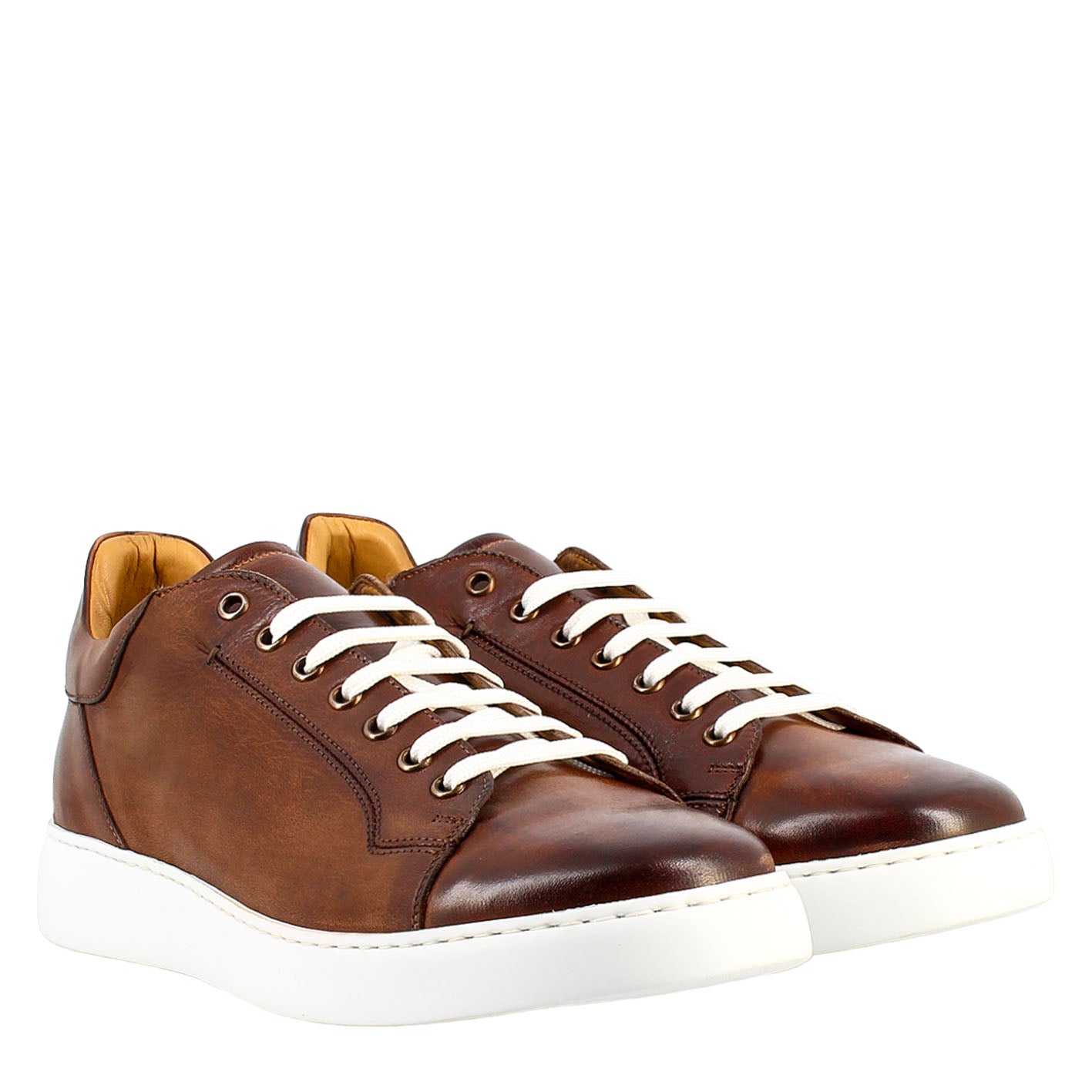 Élégante sneaker marron pour homme en cuir lisse