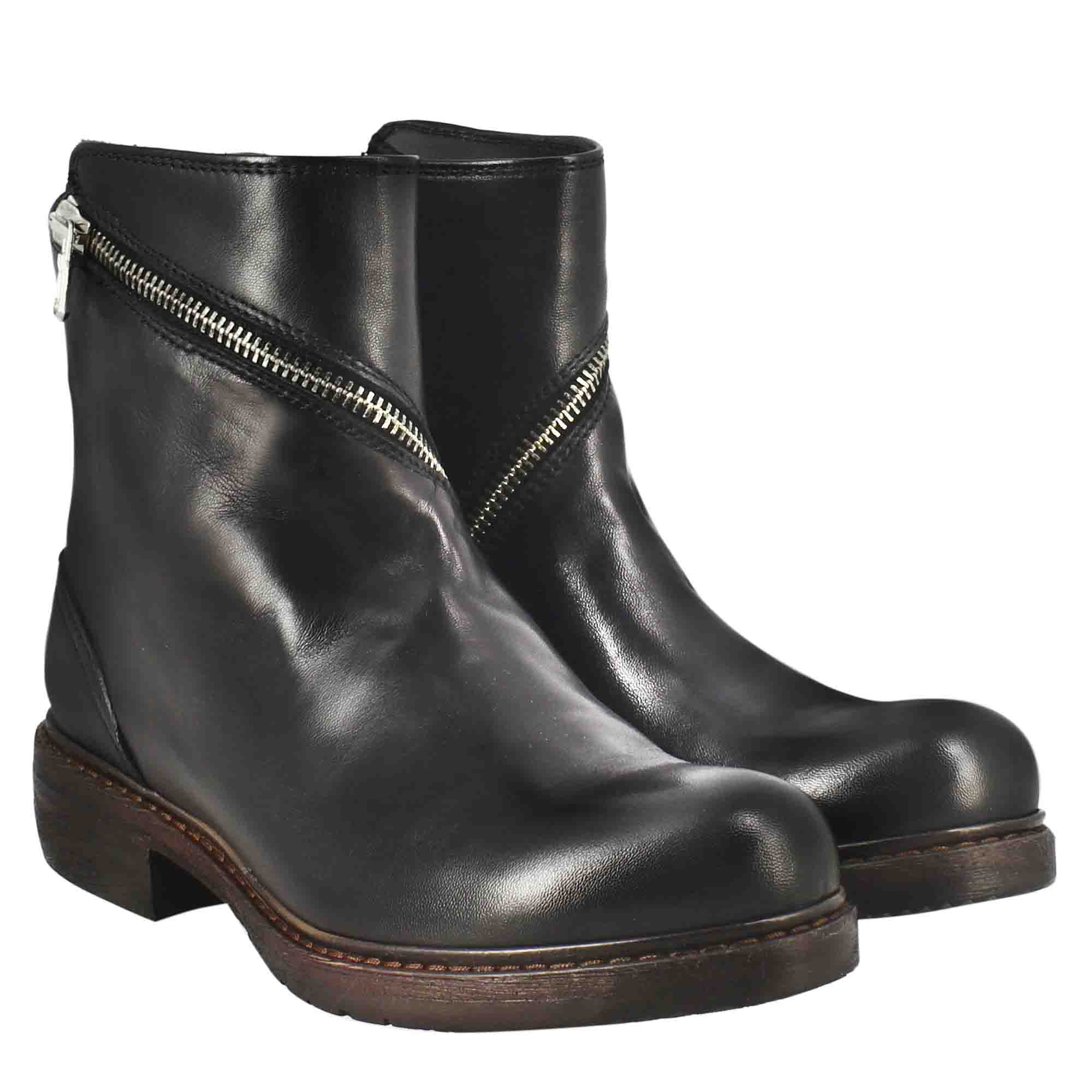 Paupa women's ankle boot in black washed leather with double zip