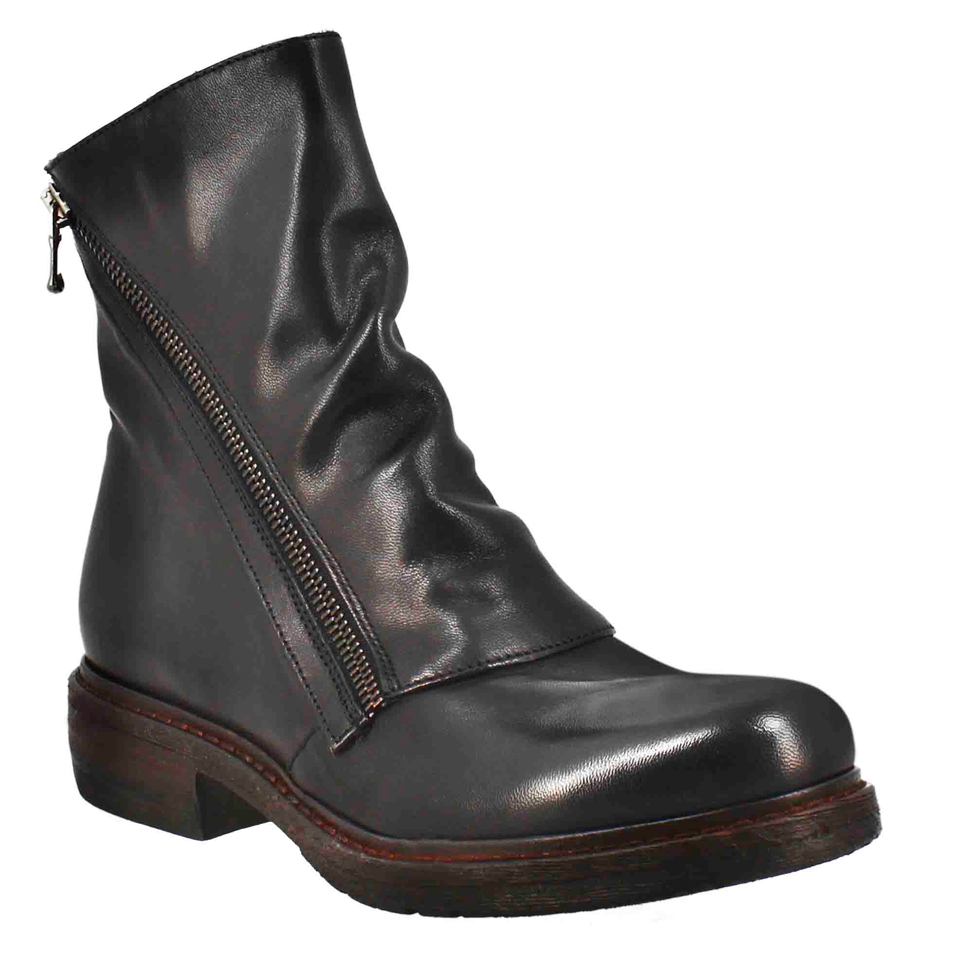 Bottine femme Paupa en cuir lavé noir avec zip diagonal