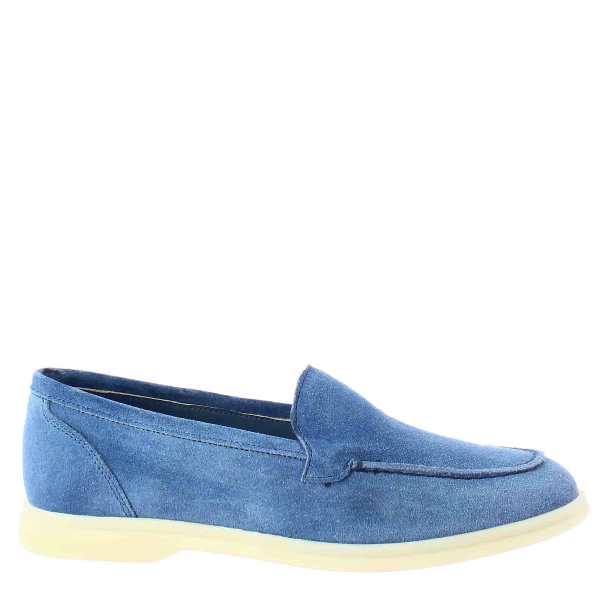 Flexible women's moccasin in light blue suede