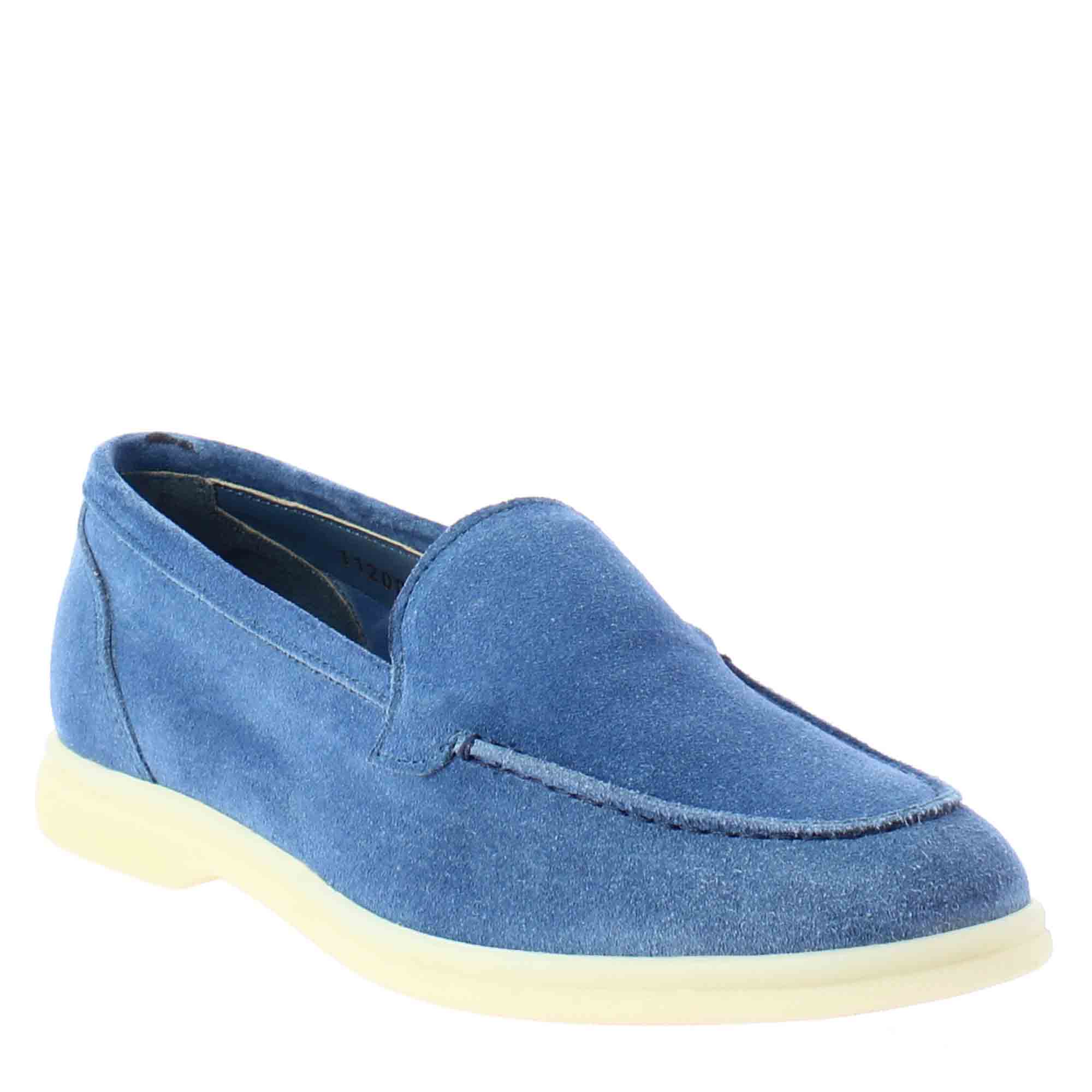 Flexible women's moccasin in light blue suede