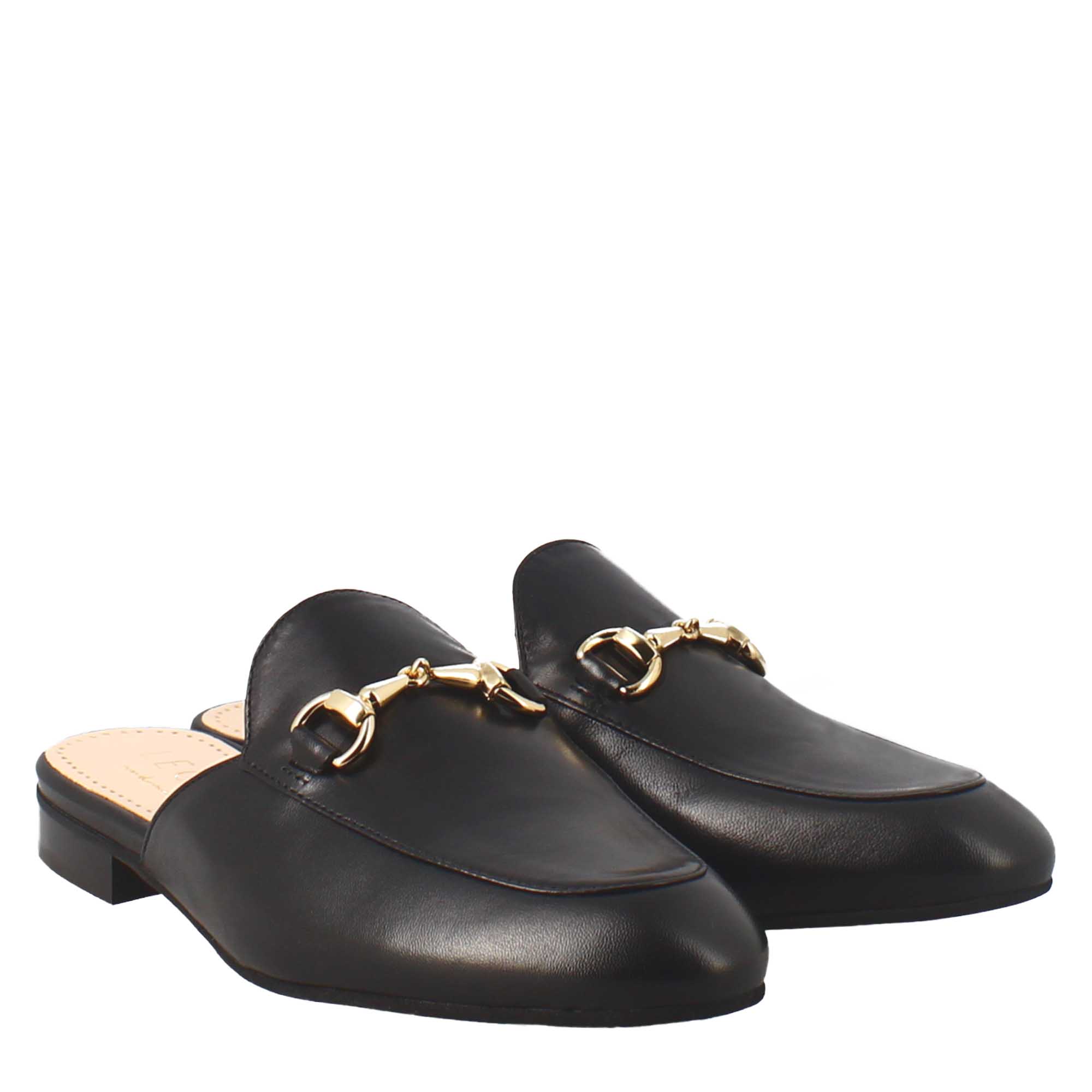 Scarpe mules con morsetto da donna artigianali in pelle color nero. - LeonardoShoes