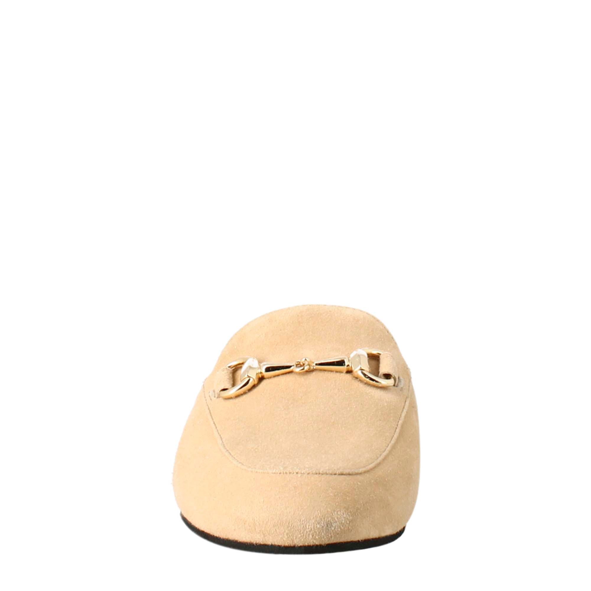 Sabot da donna in pelle scamosciata beige con fibbia oro