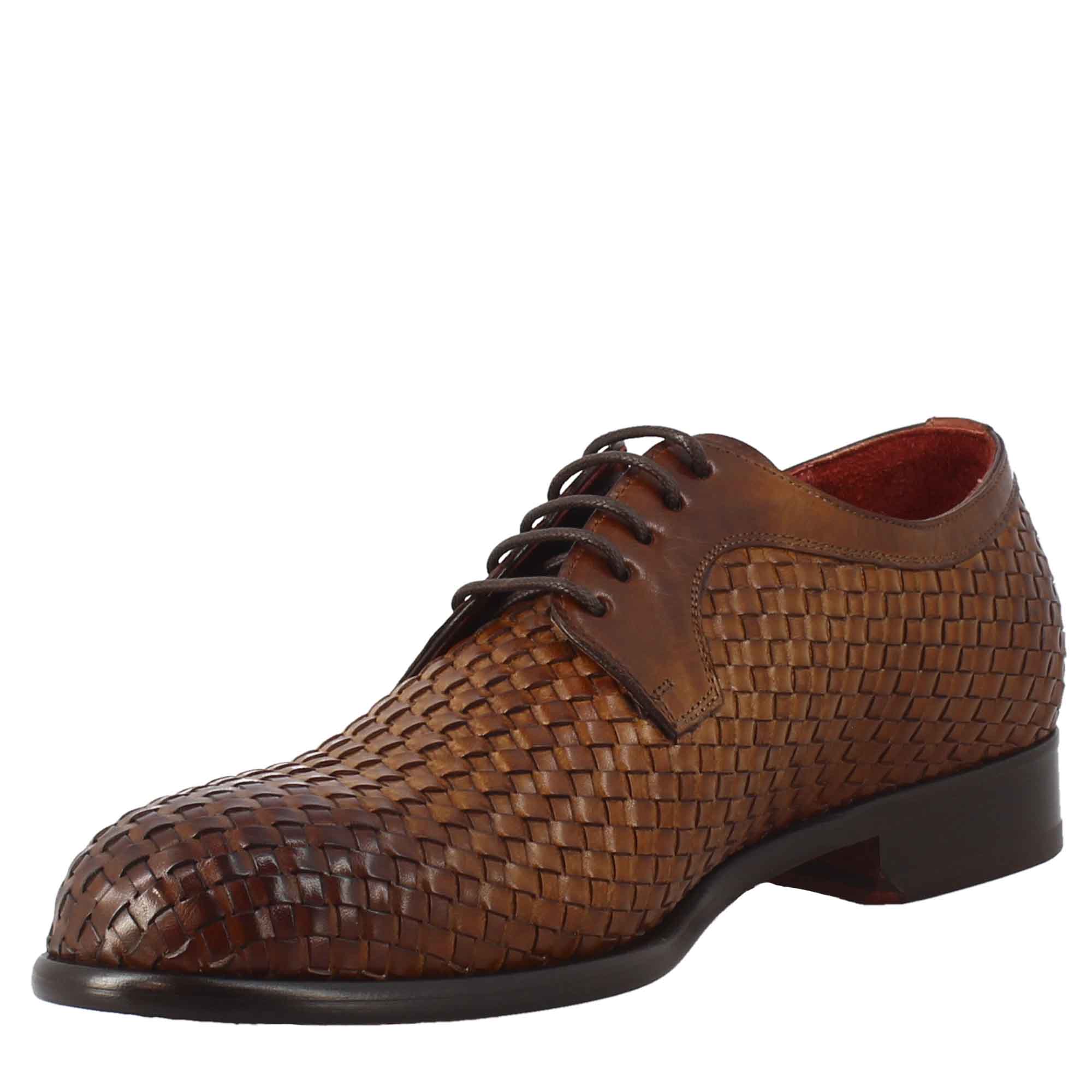 Elegant men's brown derby in woven full grain leather