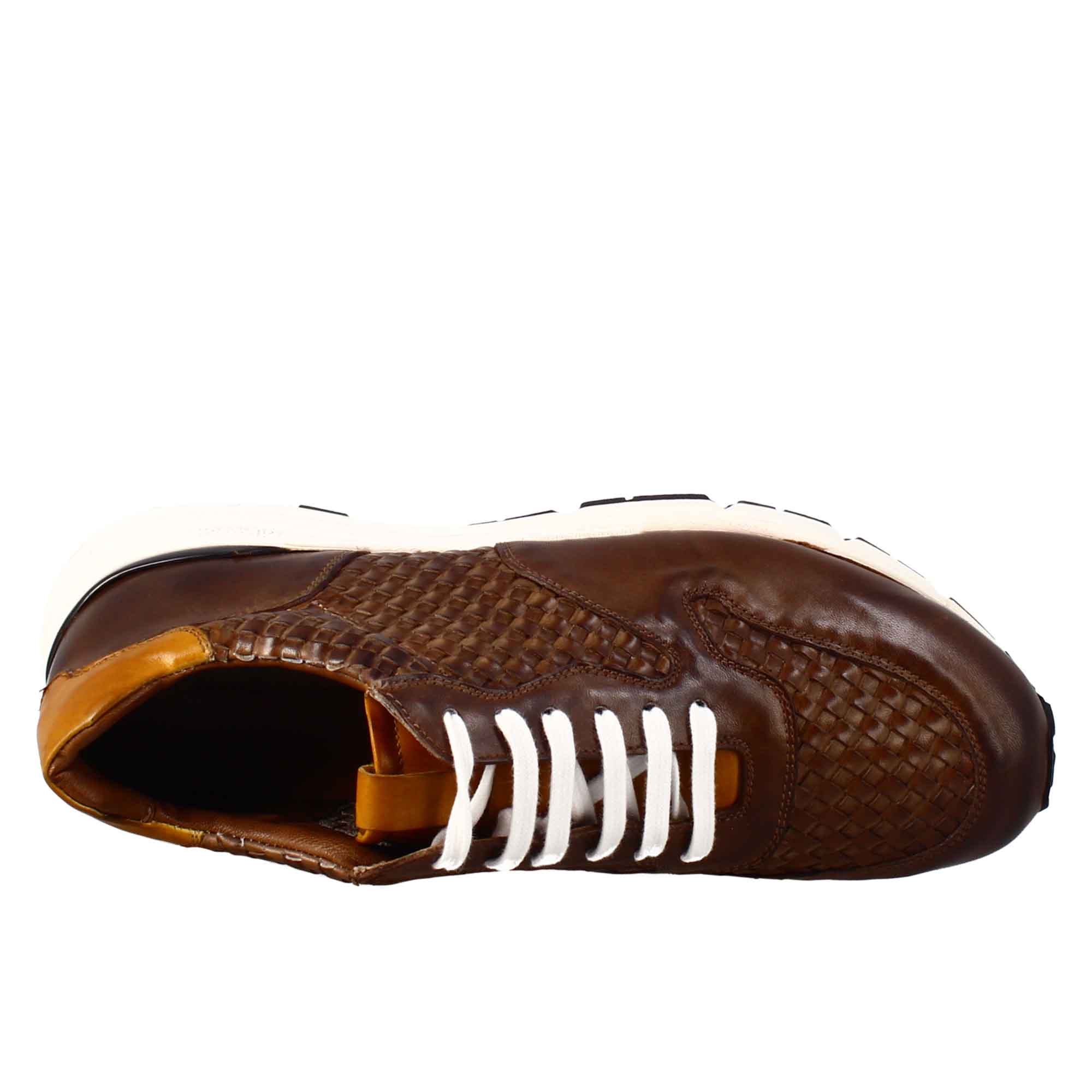 Élégante sneaker marron foncé pour homme en cuir tressé 