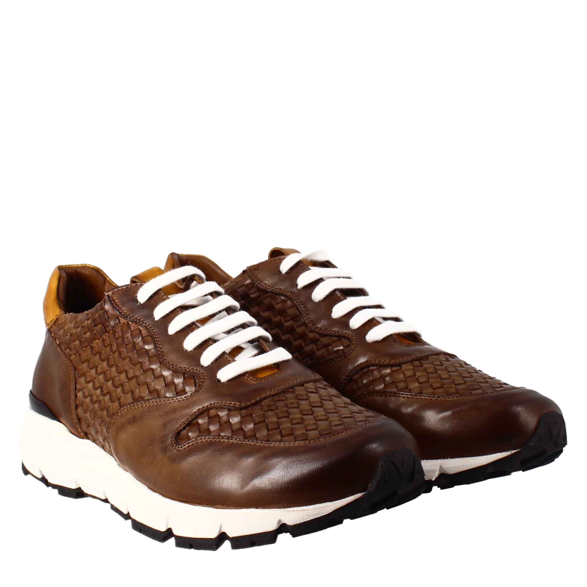 Élégante sneaker marron foncé pour homme en cuir tressé 